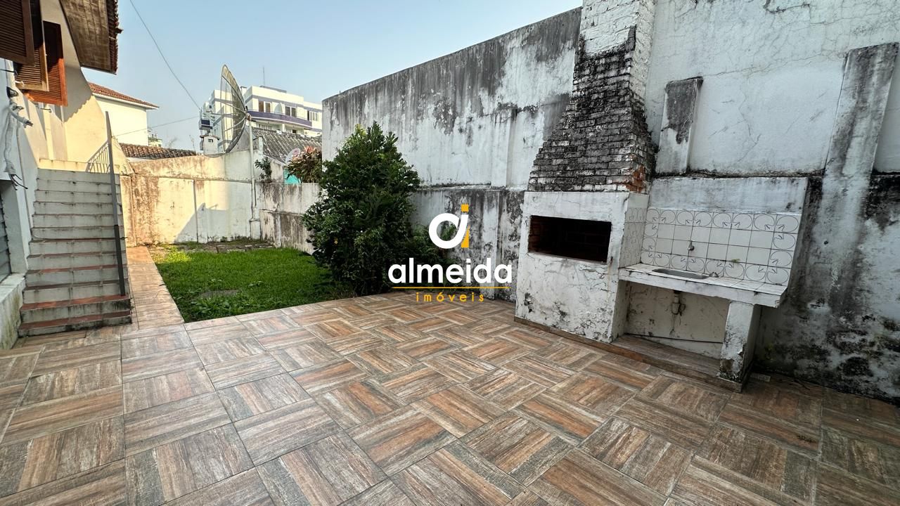 Casa à venda e aluguel com 3 quartos, 200m² - Foto 42