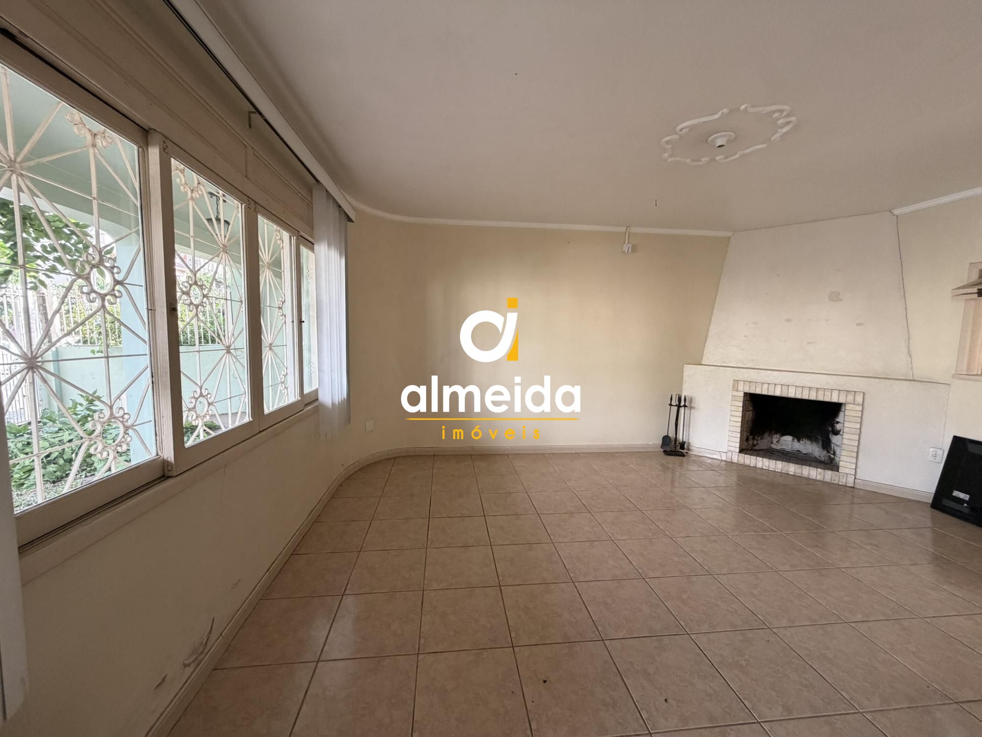 Excelente casa com piscina no bairro duque de caxias.