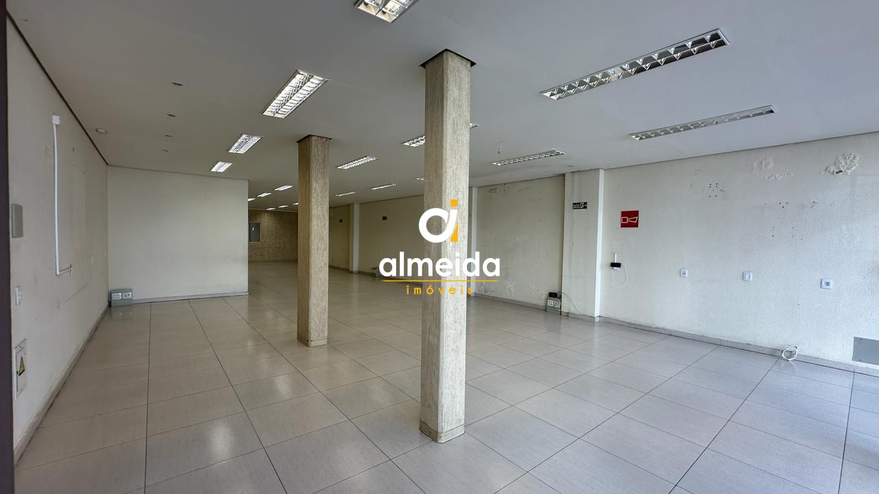 Conjunto Comercial-Sala para alugar com 7 quartos, 288m² - Foto 3
