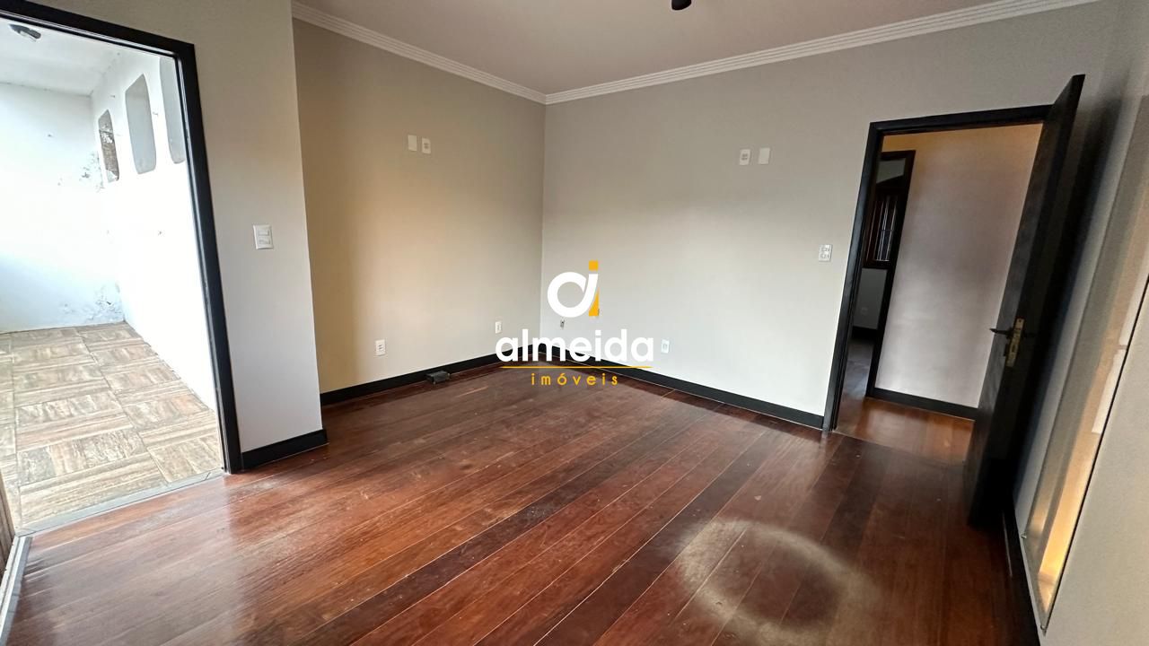 Casa à venda e aluguel com 3 quartos, 200m² - Foto 28