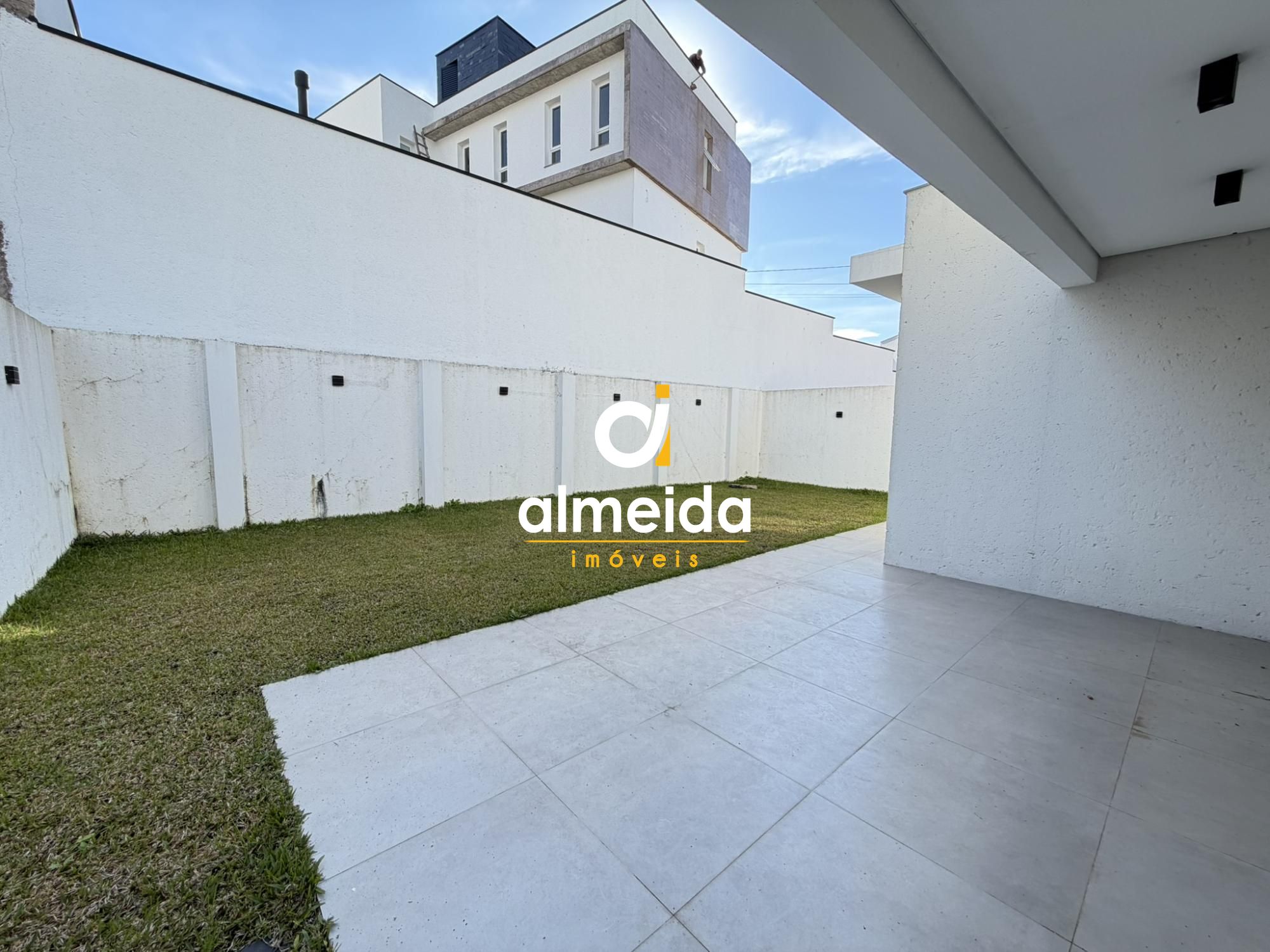 Casa no bairro tomazetti no condominio real park em santa ma