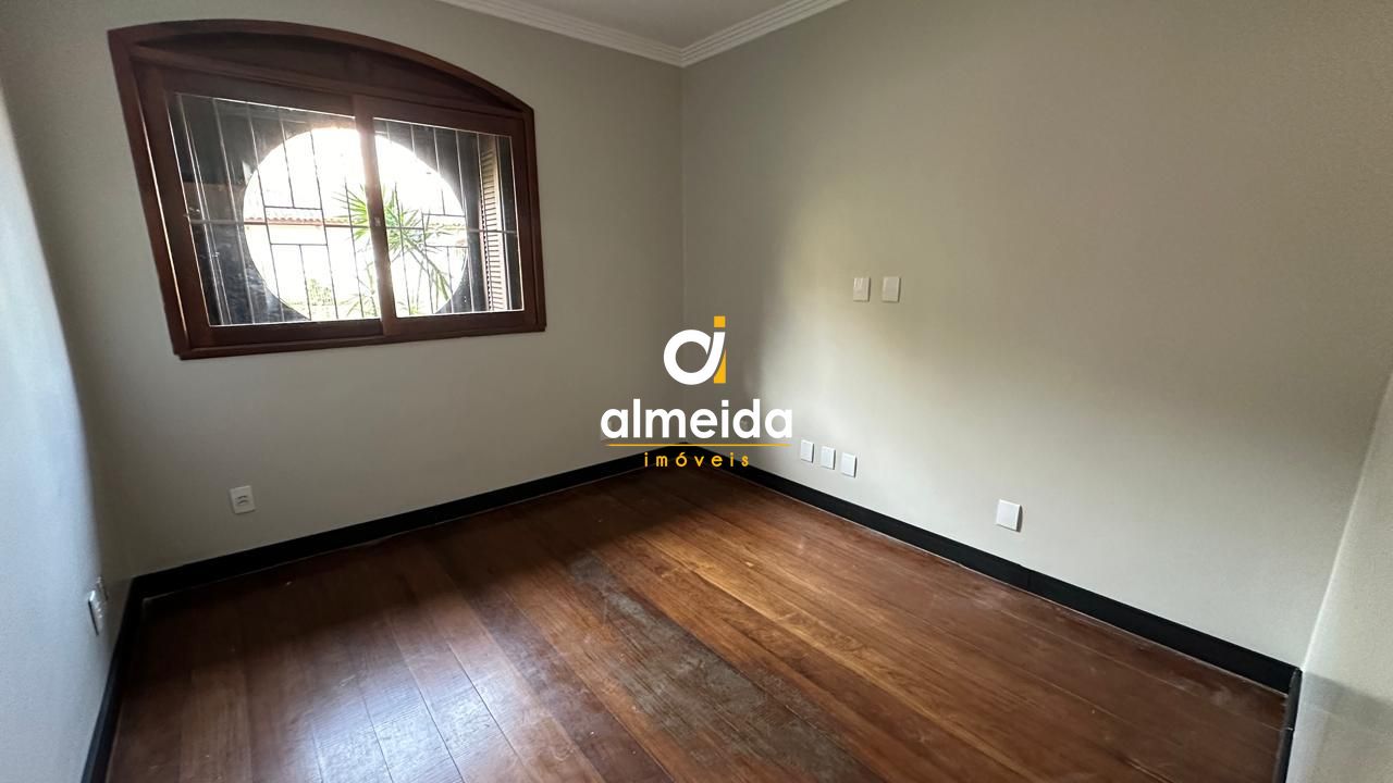 Casa à venda e aluguel com 3 quartos, 200m² - Foto 13