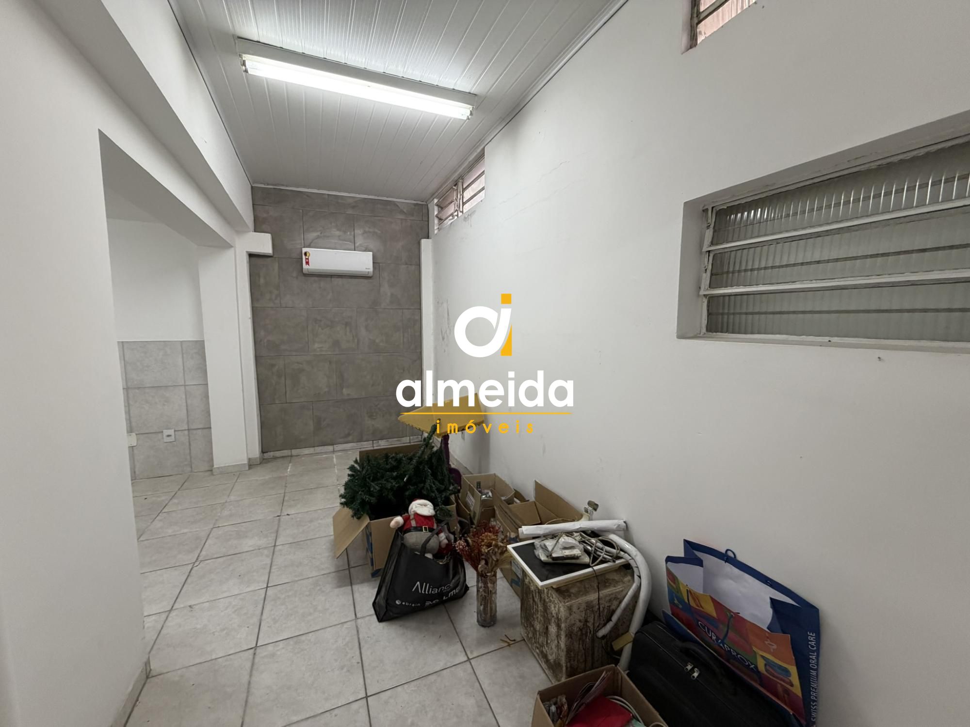 Sala comercial em excelente localizaçao no centro da cidade.