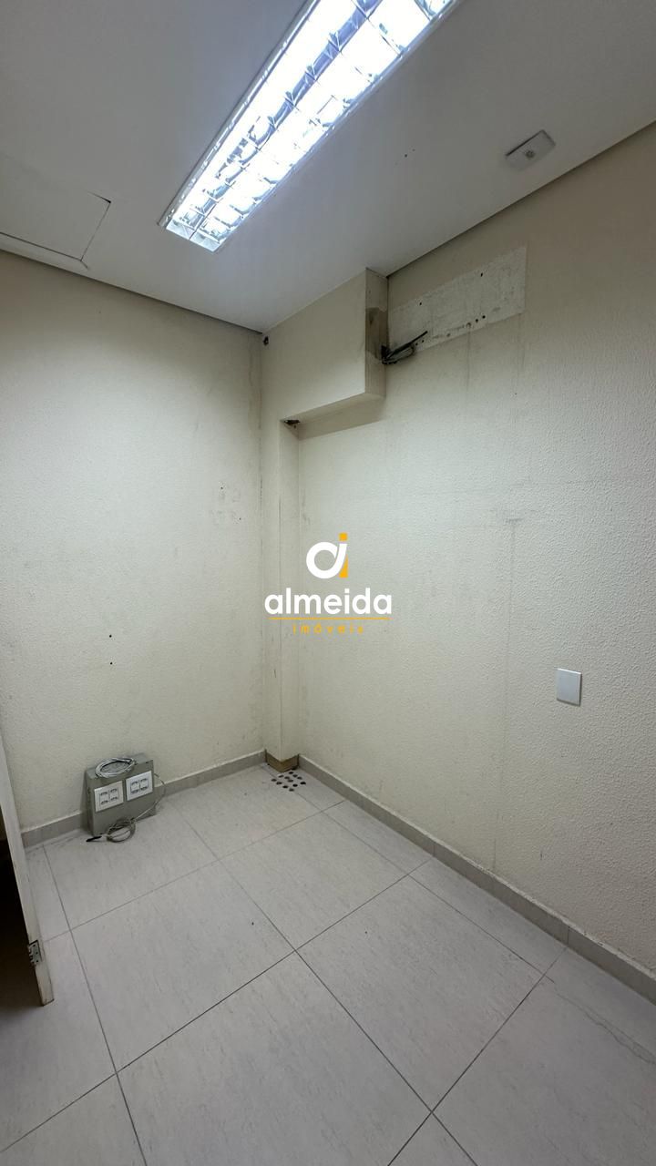 Conjunto Comercial-Sala para alugar com 7 quartos, 288m² - Foto 22