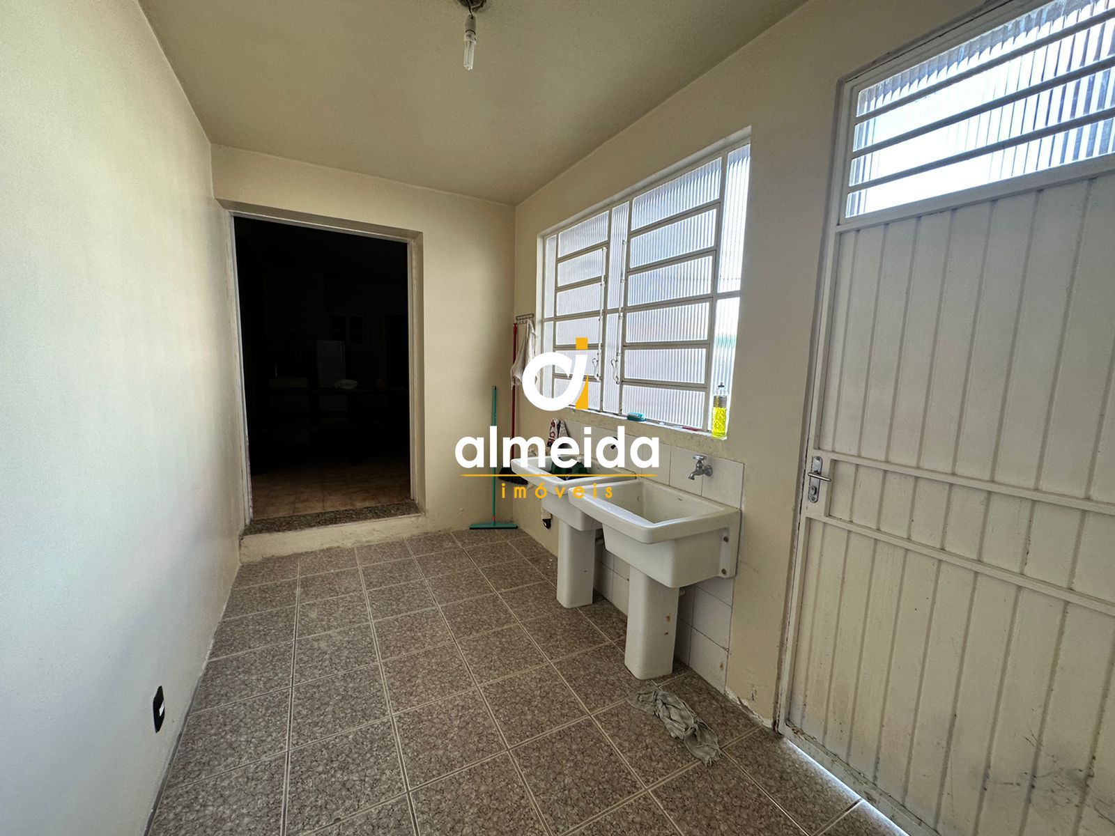 Casa à venda e aluguel com 4 quartos, 360m² - Foto 34