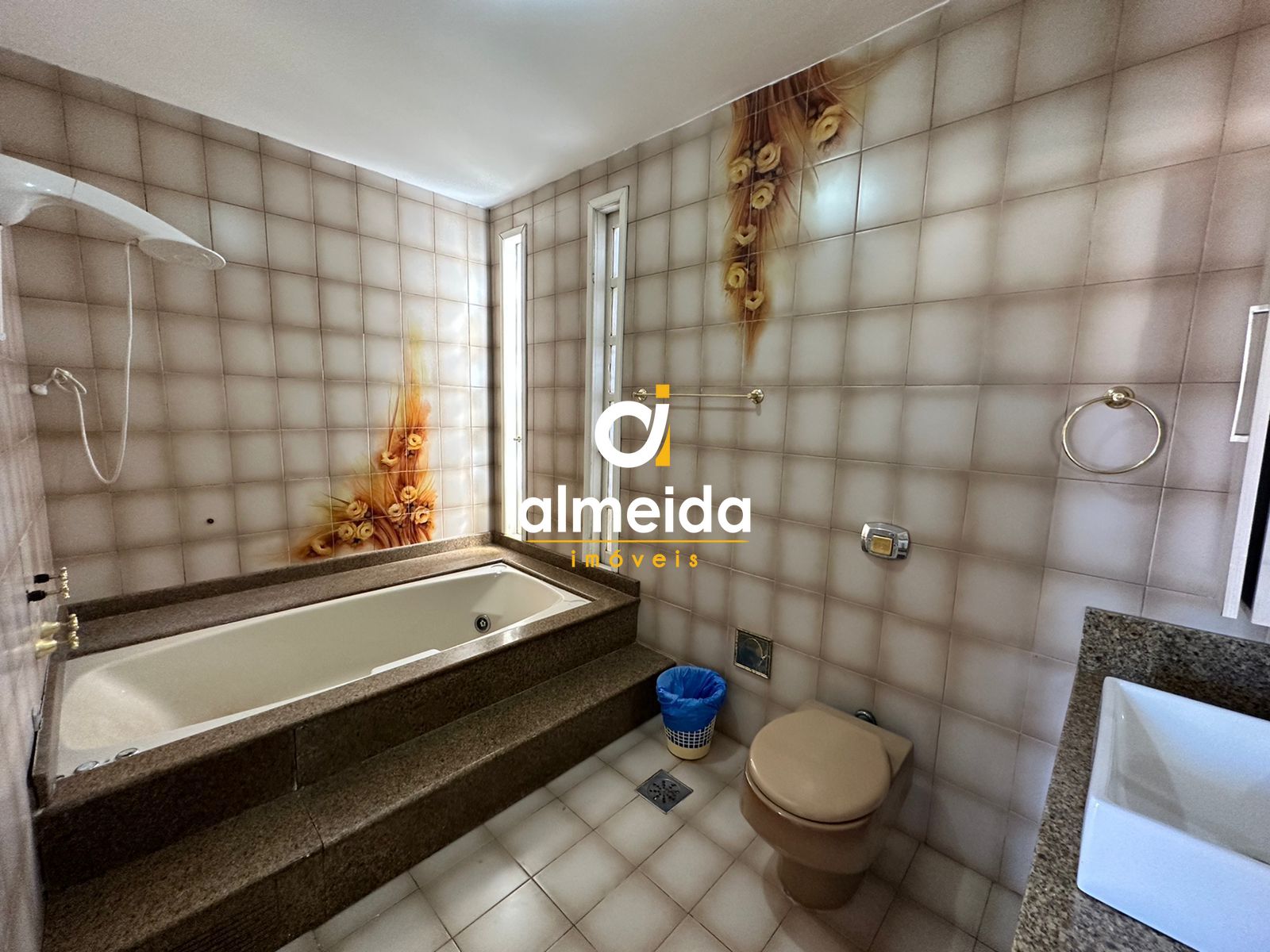 Casa à venda e aluguel com 4 quartos, 360m² - Foto 14