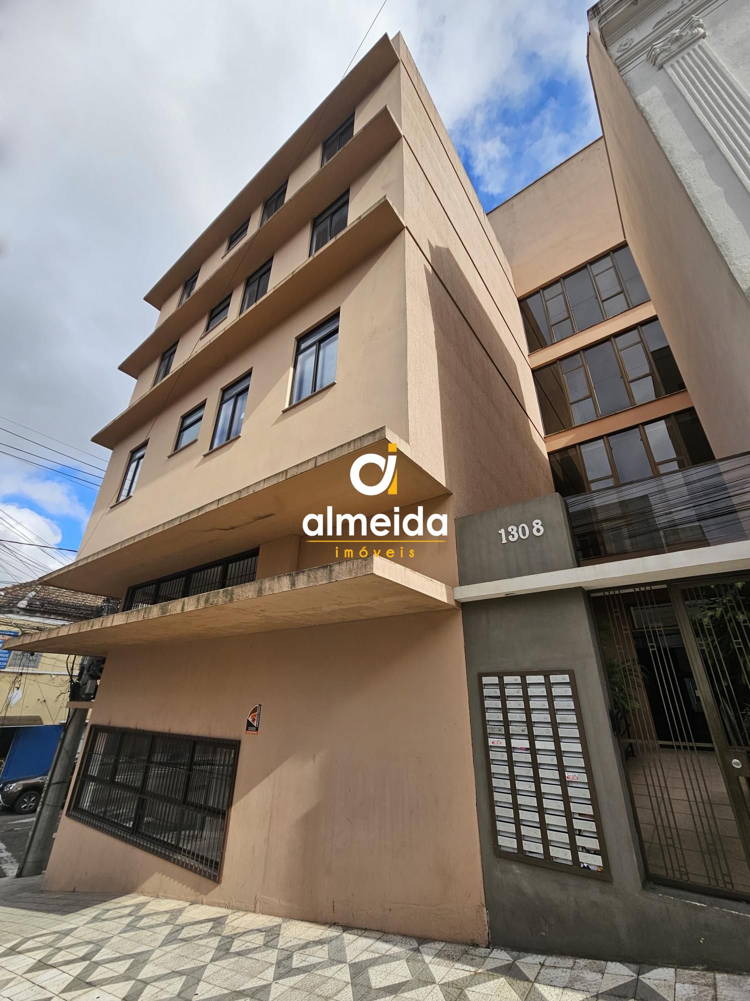 Apartamento à venda e aluguel com 1 quarto, 37m² - Foto 1