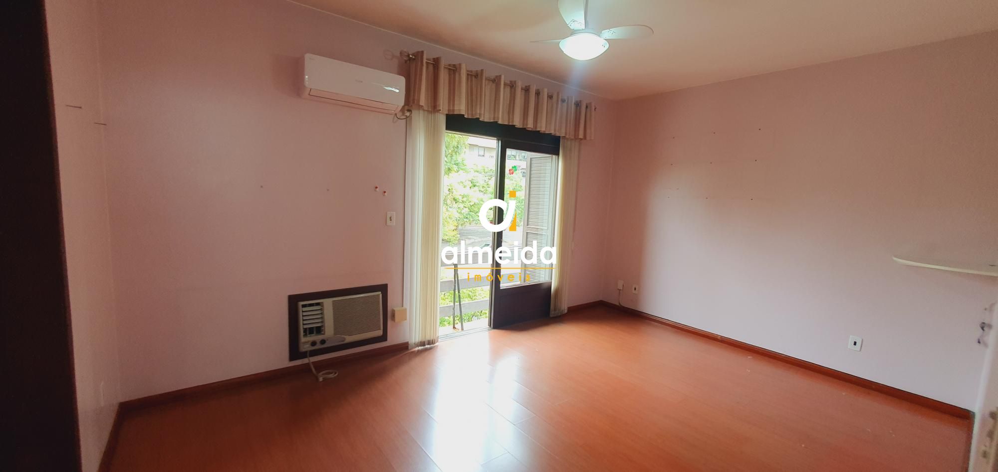 Casa para alugar com 8 quartos, 350m² - Foto 33