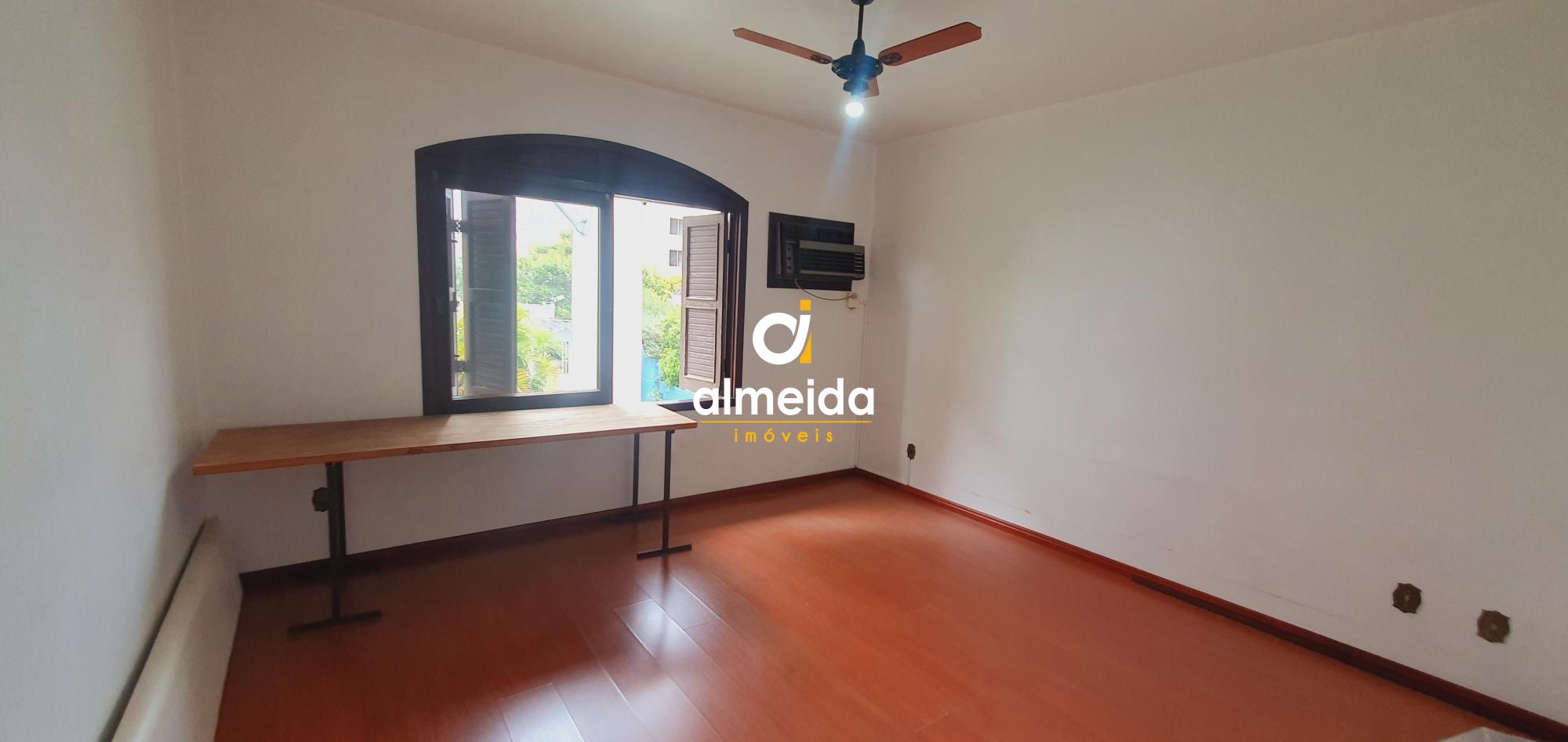 Casa para alugar com 8 quartos, 350m² - Foto 44