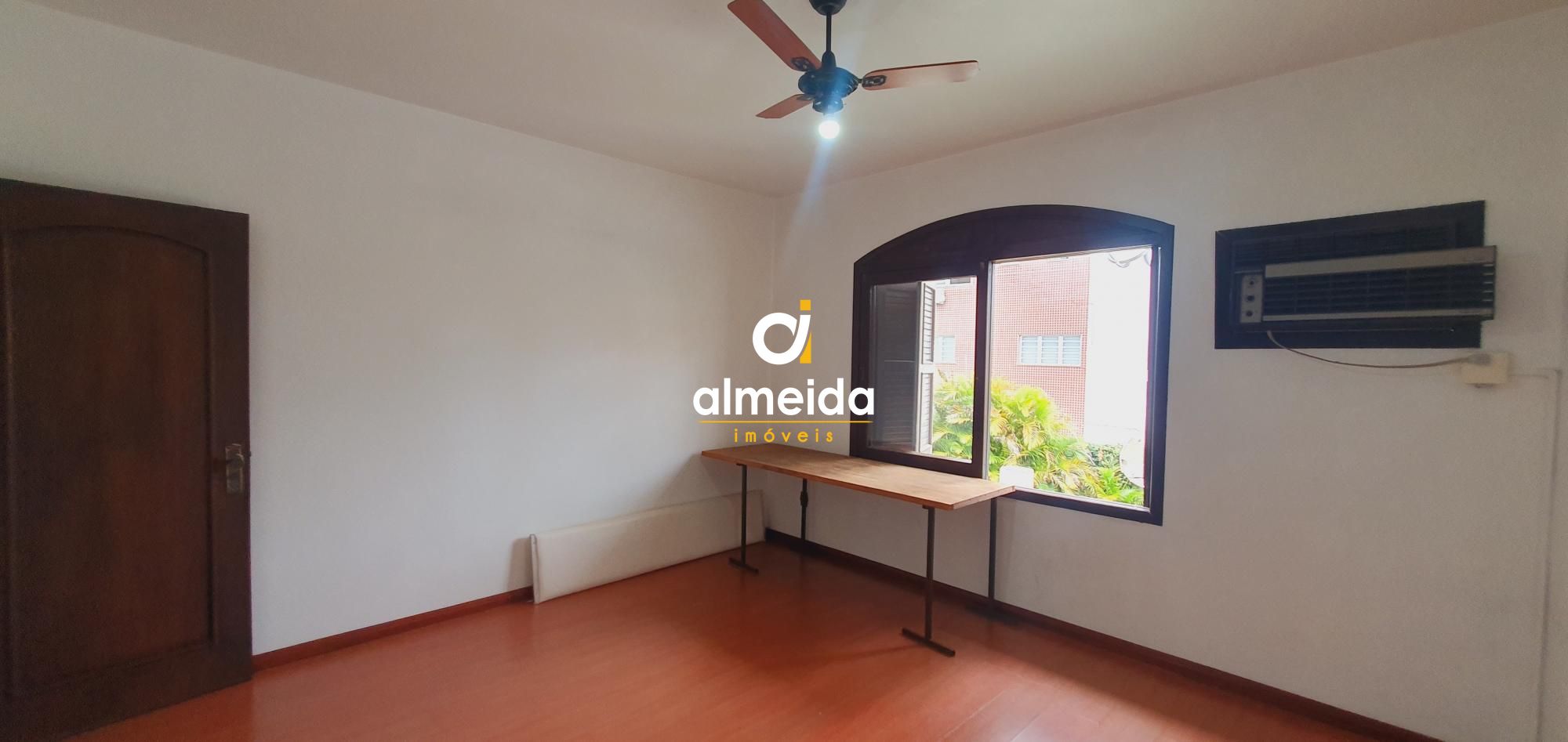 Casa para alugar com 8 quartos, 350m² - Foto 46