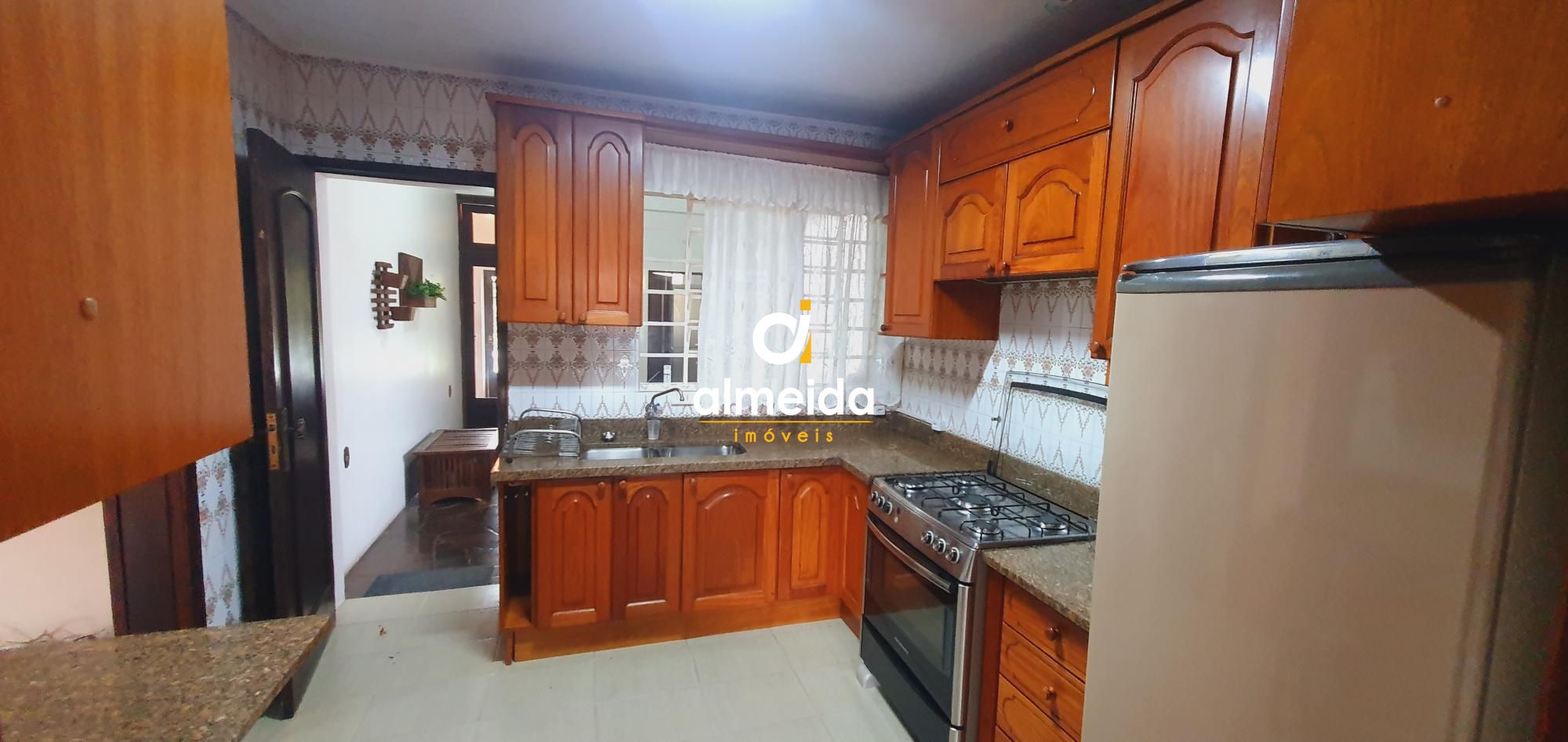 Casa para alugar com 8 quartos, 350m² - Foto 19