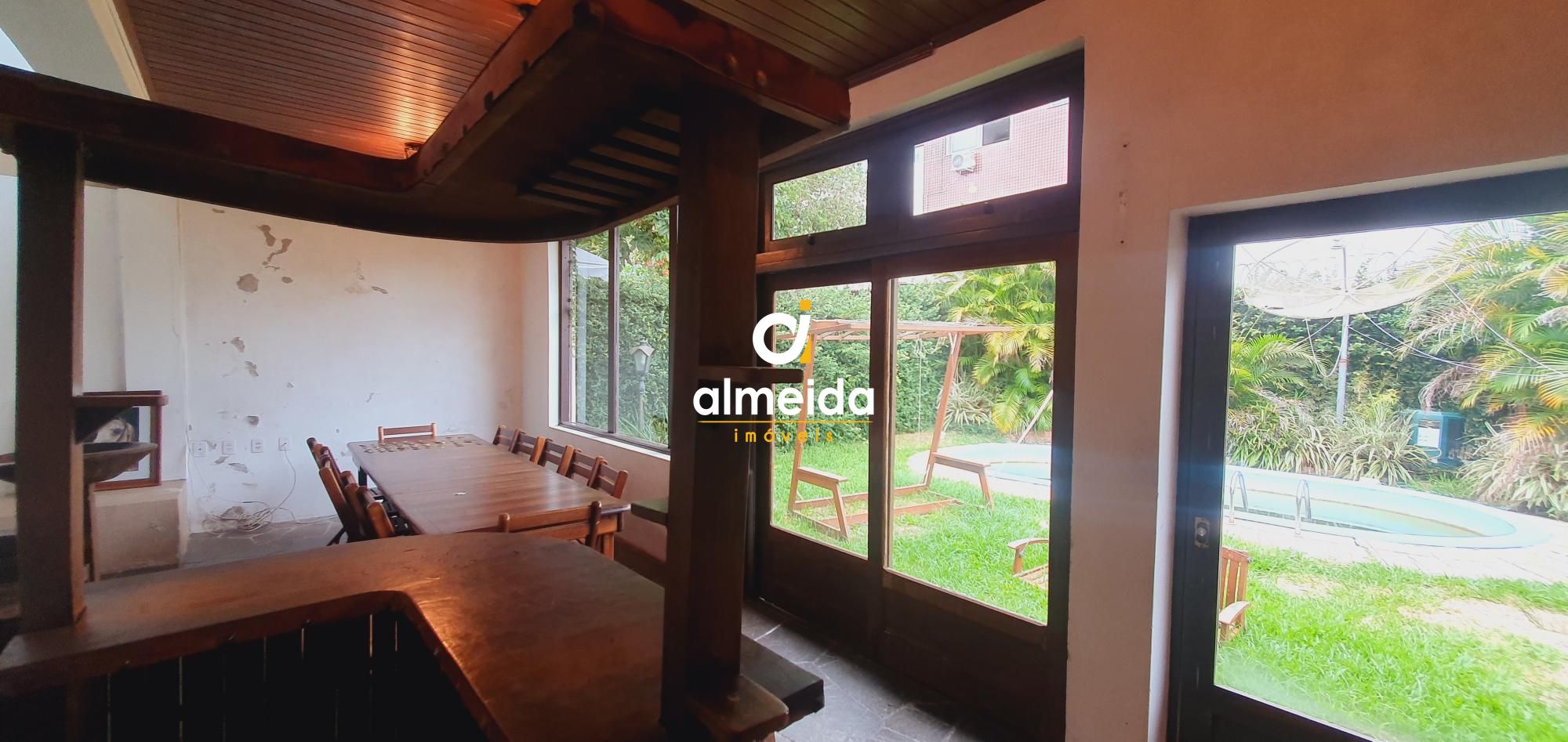 Casa para alugar com 8 quartos, 350m² - Foto 6