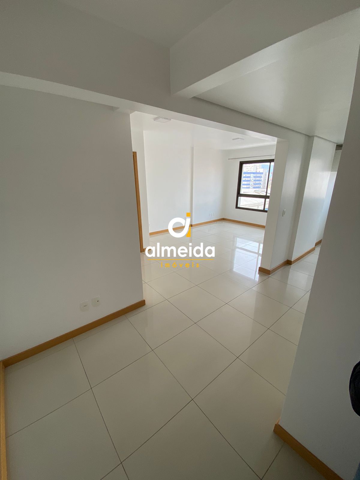 Apartamento à venda com 2 quartos, 74m² - Foto 2