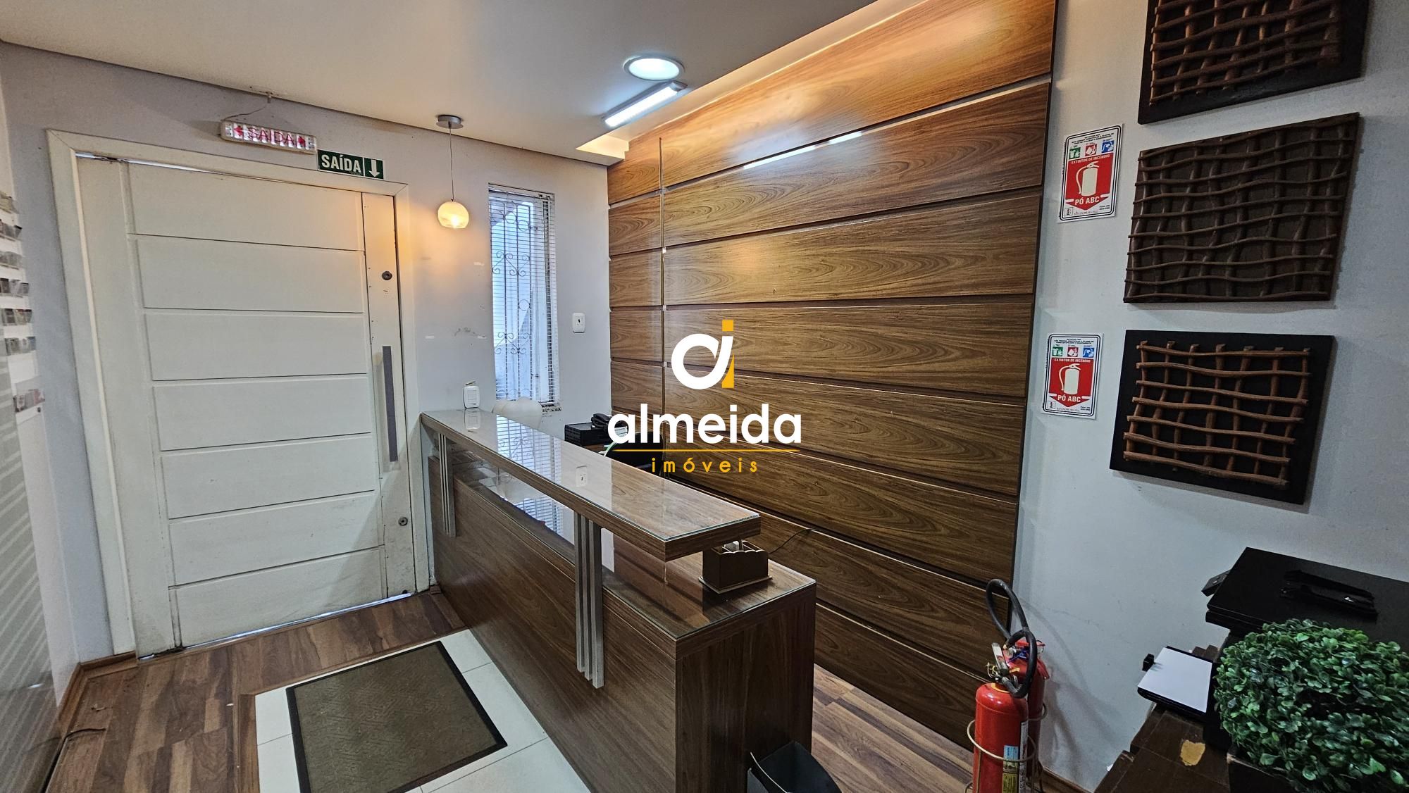 Casa à venda e aluguel com 4 quartos, 217m² - Foto 1