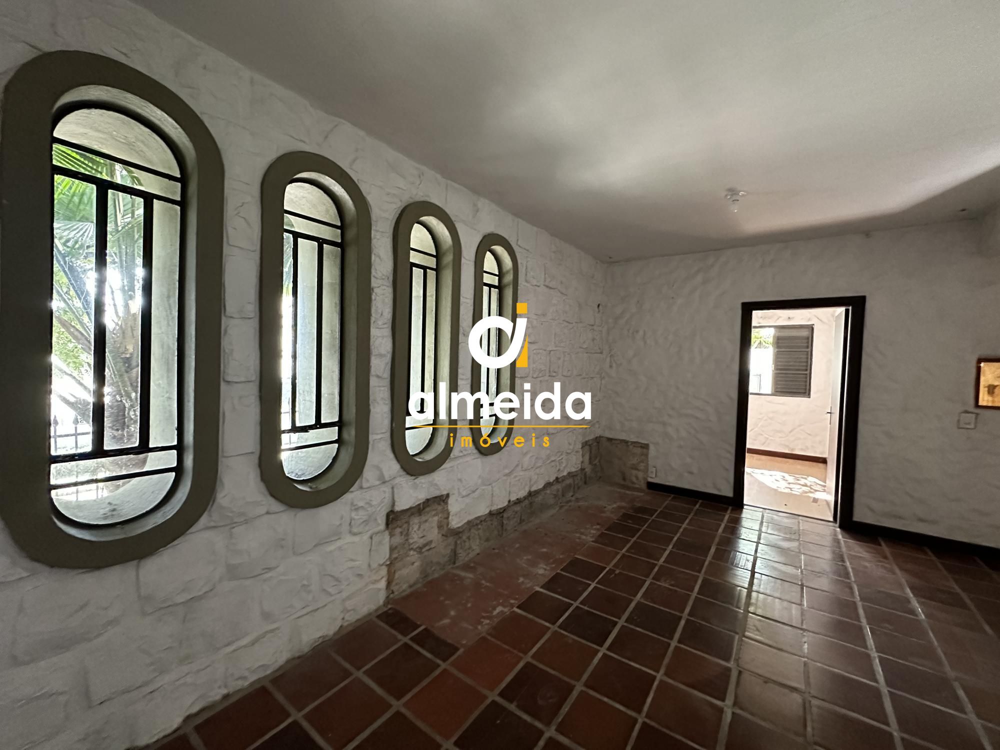 Casa à venda e aluguel com 5 quartos, 200m² - Foto 12