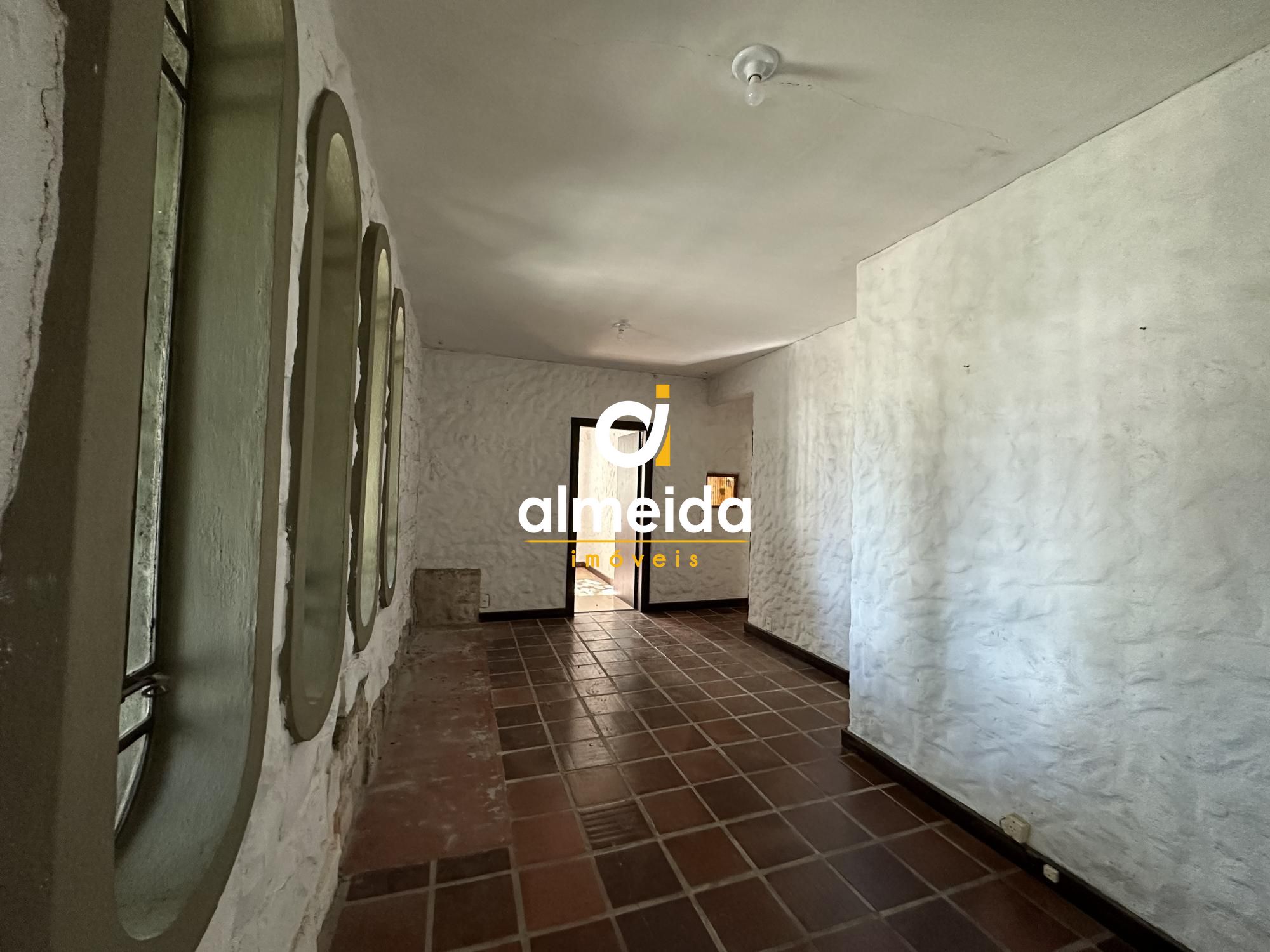 Casa à venda e aluguel com 5 quartos, 200m² - Foto 11