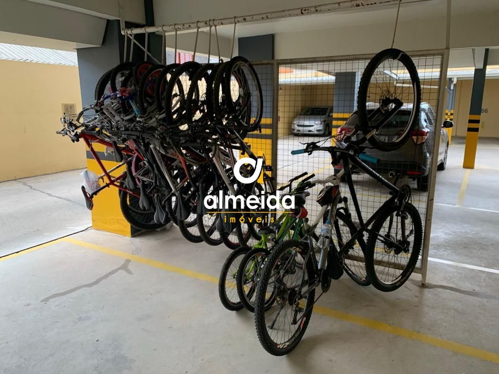 Amplo apartamento em ótimo condomínio de santa maria!