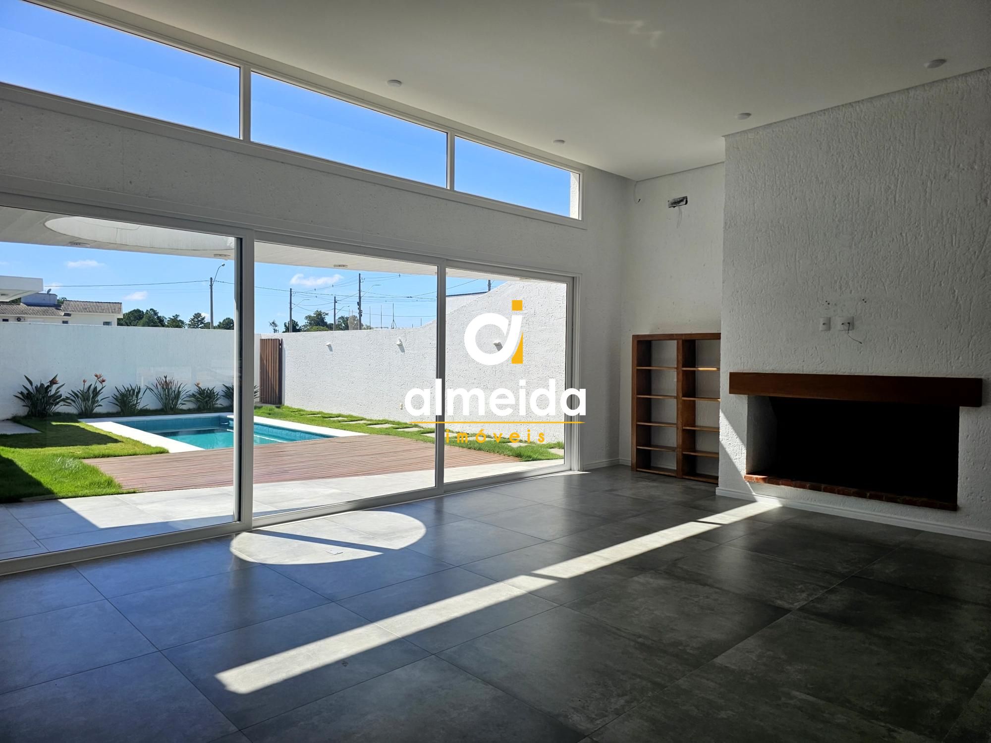 Projeto com acabamento refinado e materiais de alto padrão