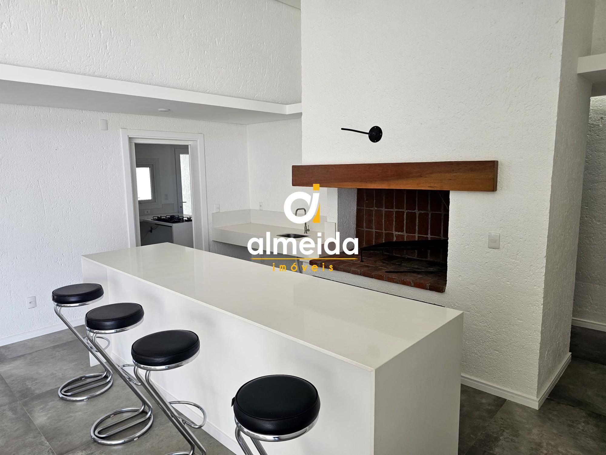 Projeto com acabamento refinado e materiais de alto padrão