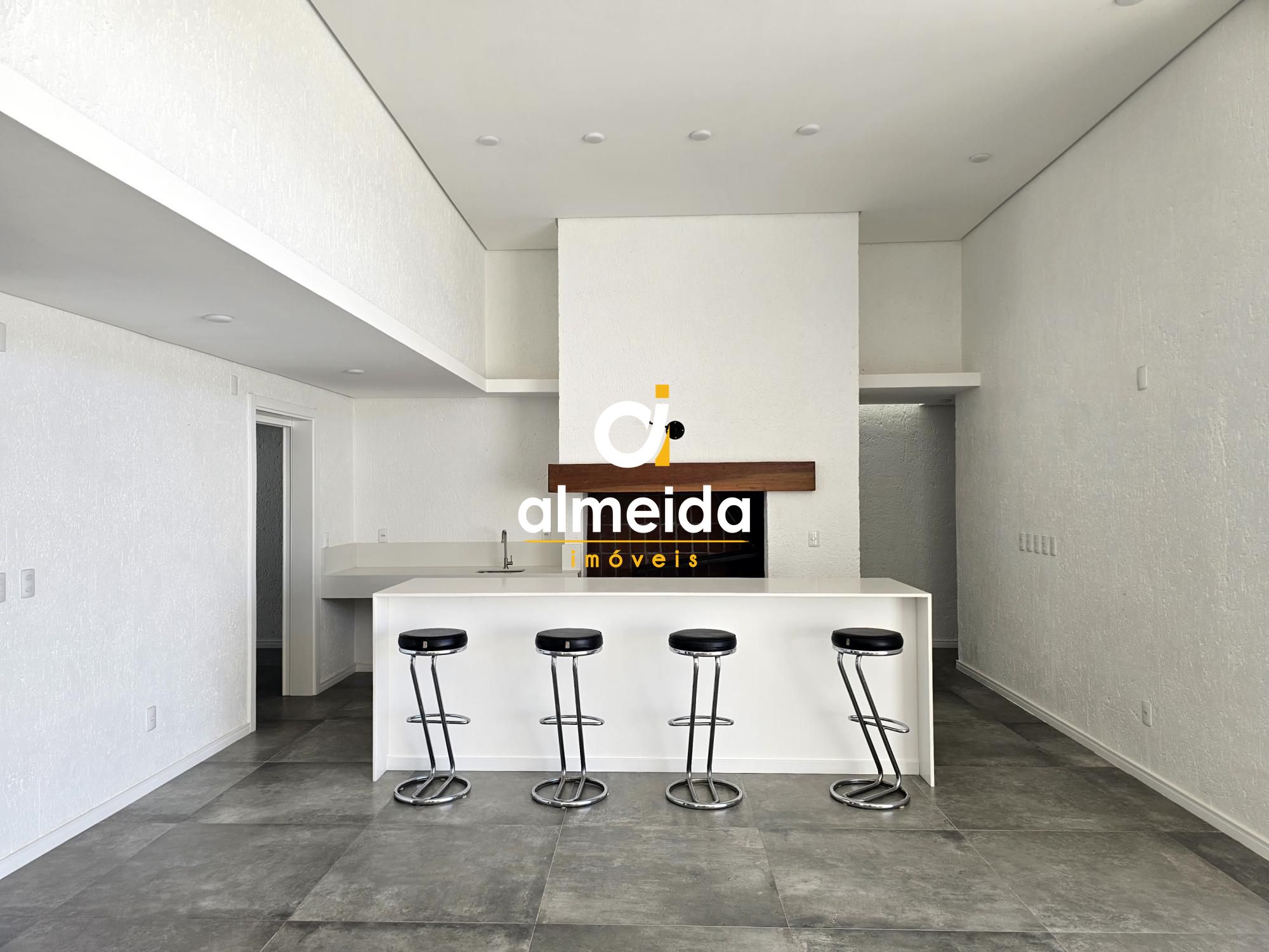 Projeto com acabamento refinado e materiais de alto padrão