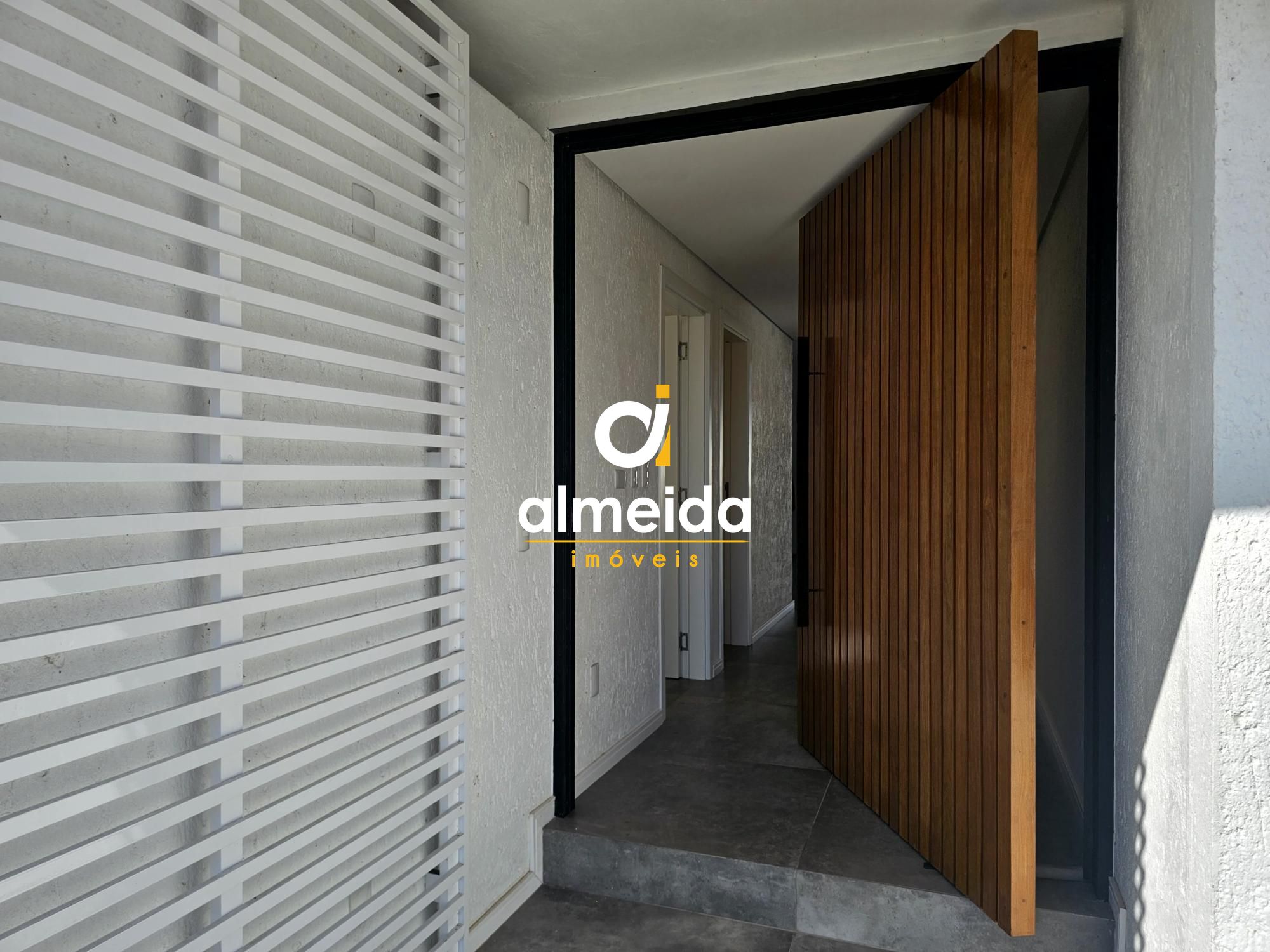 Projeto com acabamento refinado e materiais de alto padrão
