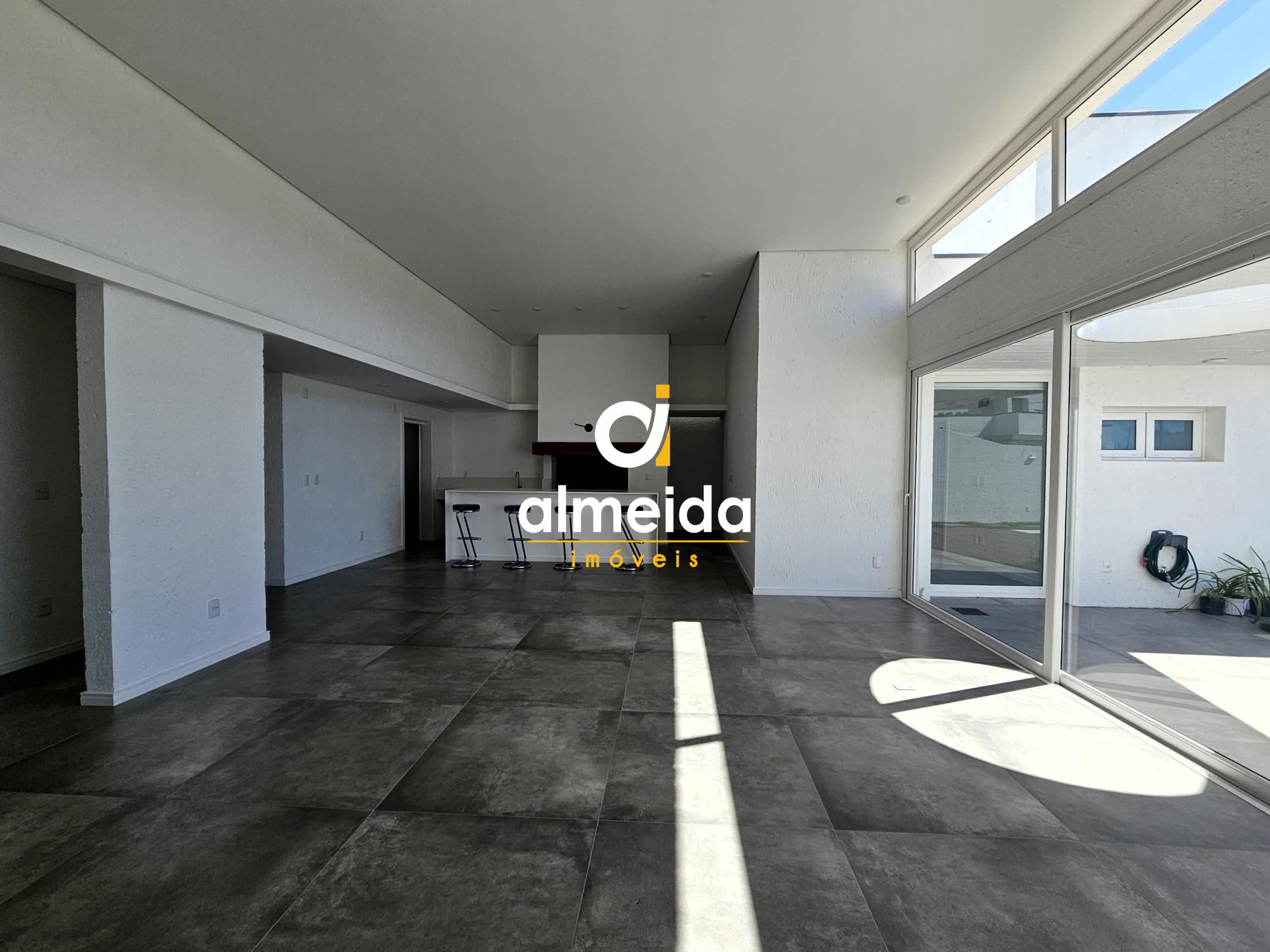 Projeto com acabamento refinado e materiais de alto padrão