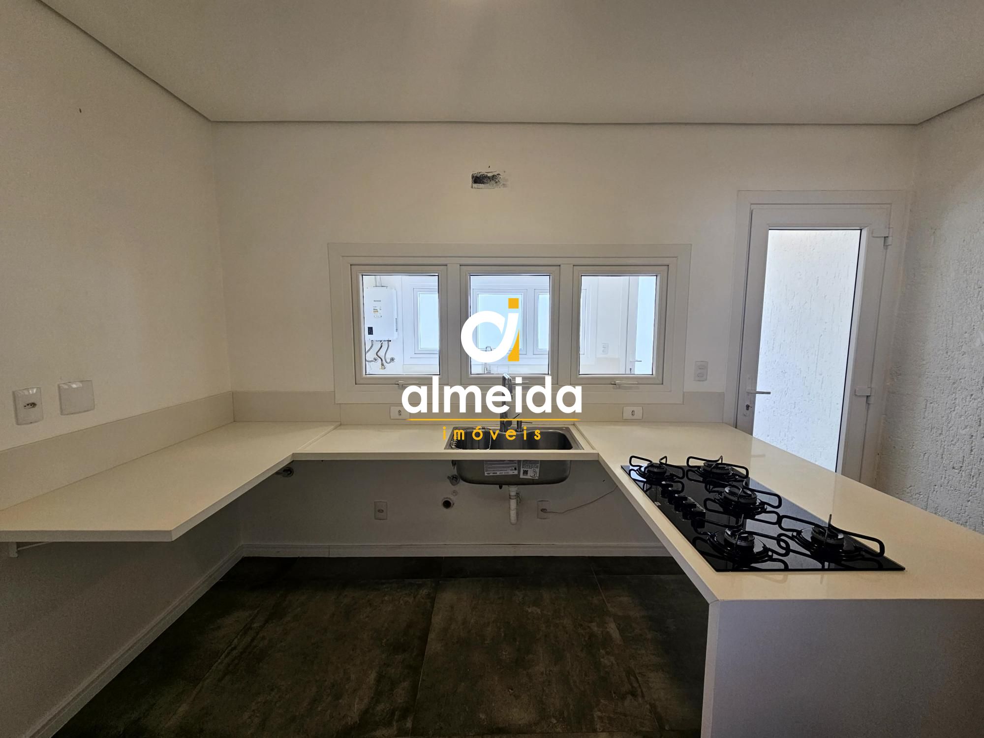 Projeto com acabamento refinado e materiais de alto padrão
