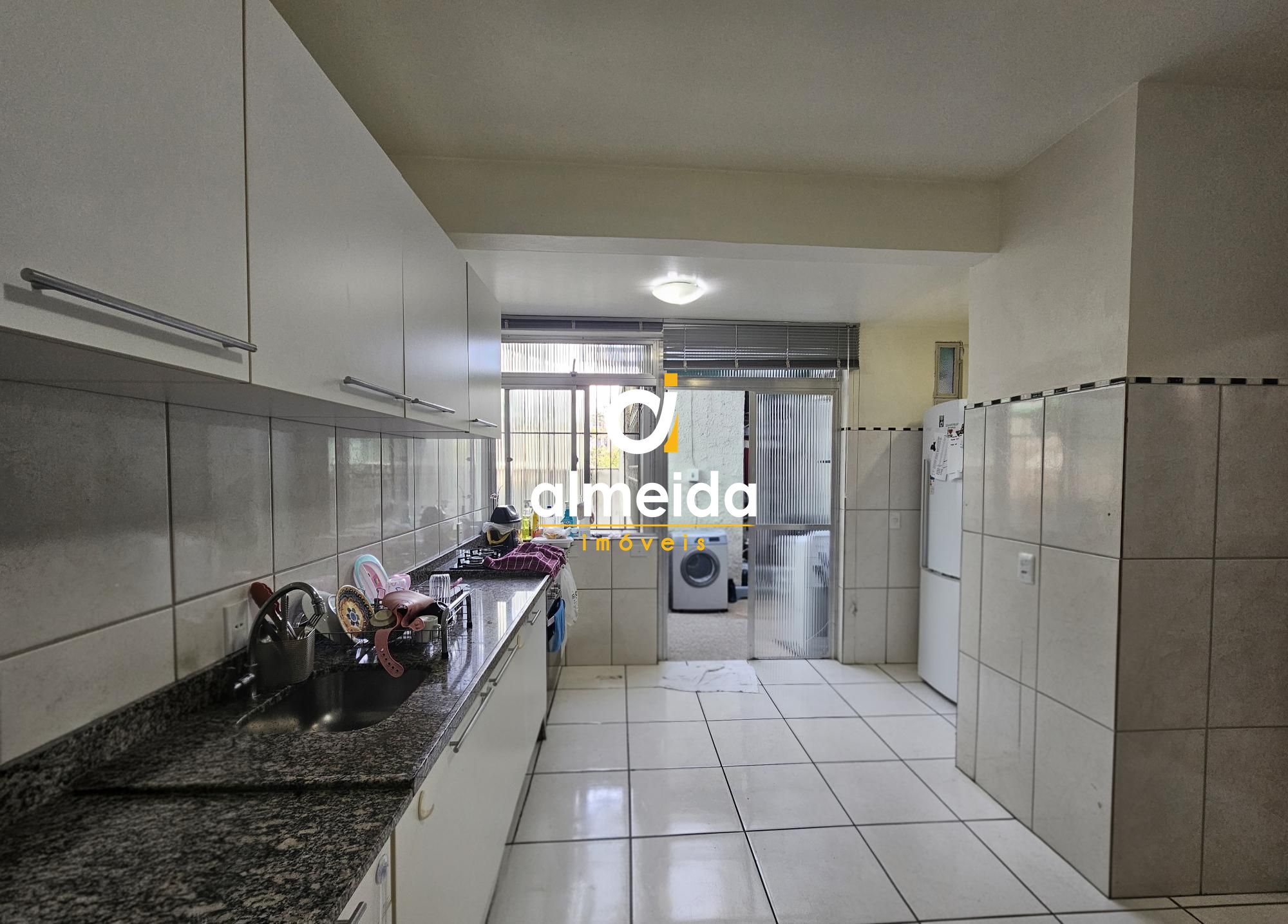 Apartamento amplo de 2 dormitórios no centro de santa maria 