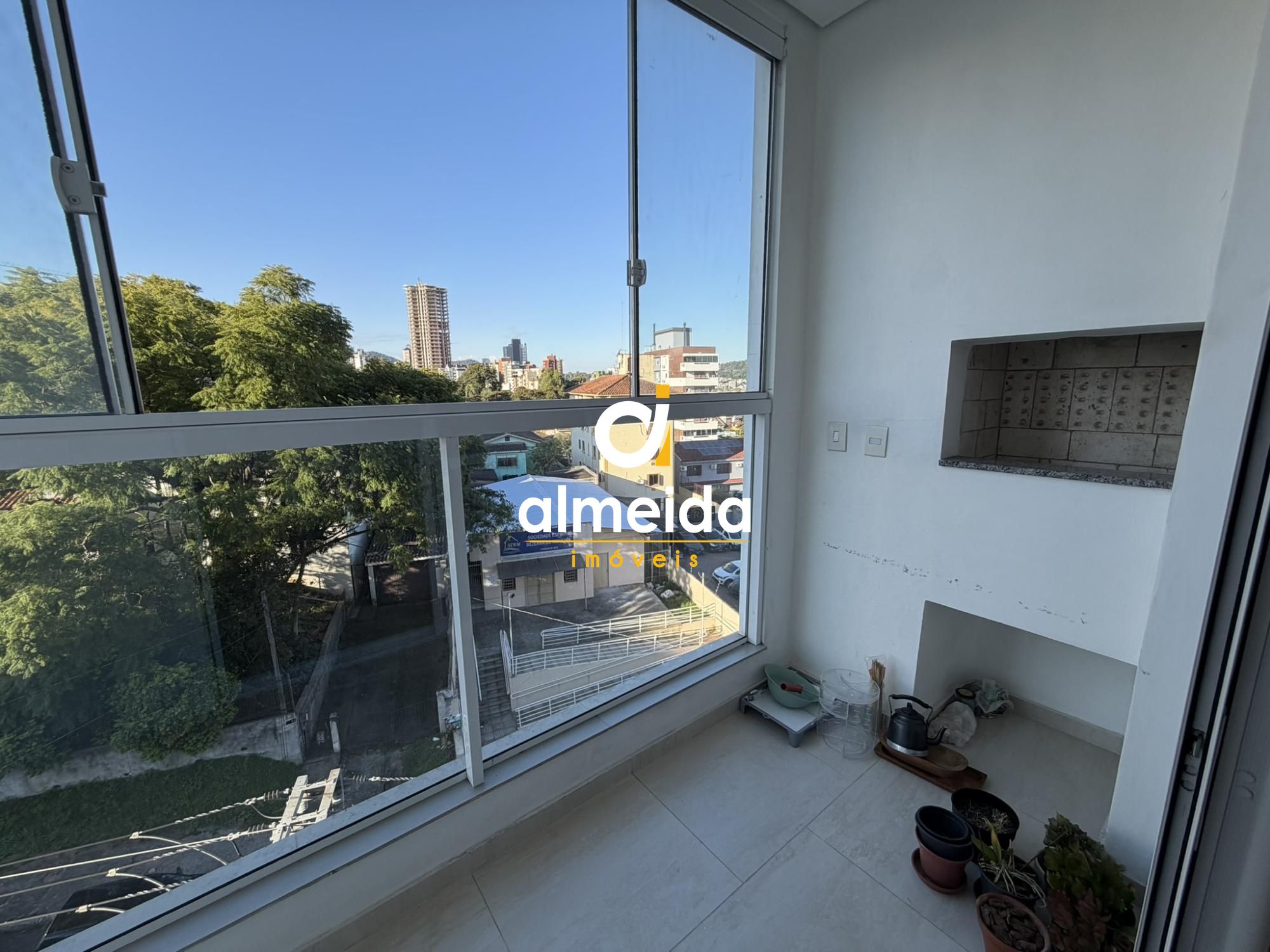 Apartamento 1 quarto, sacada, garagem ao lado do fleming.