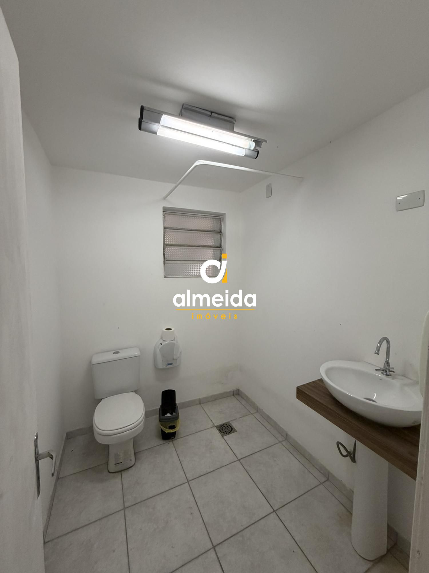 Sala comercial em excelente localizaçao no centro da cidade.