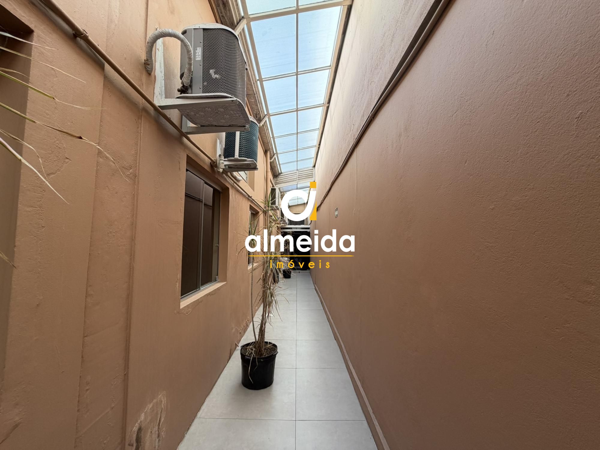 Sala comercial em excelente localizaçao no centro da cidade.