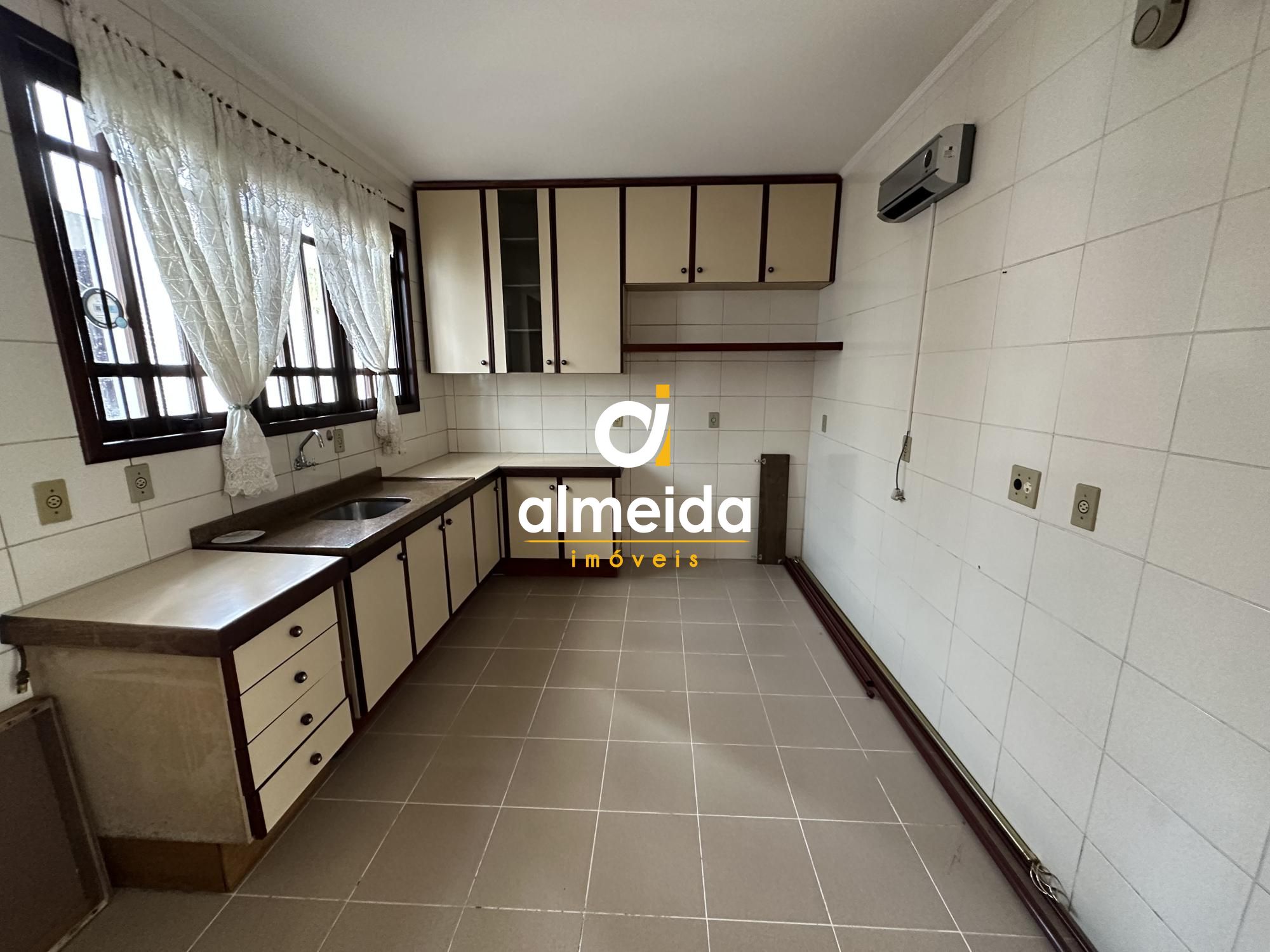 Casa à venda com 3 quartos, 197m² - Foto 11