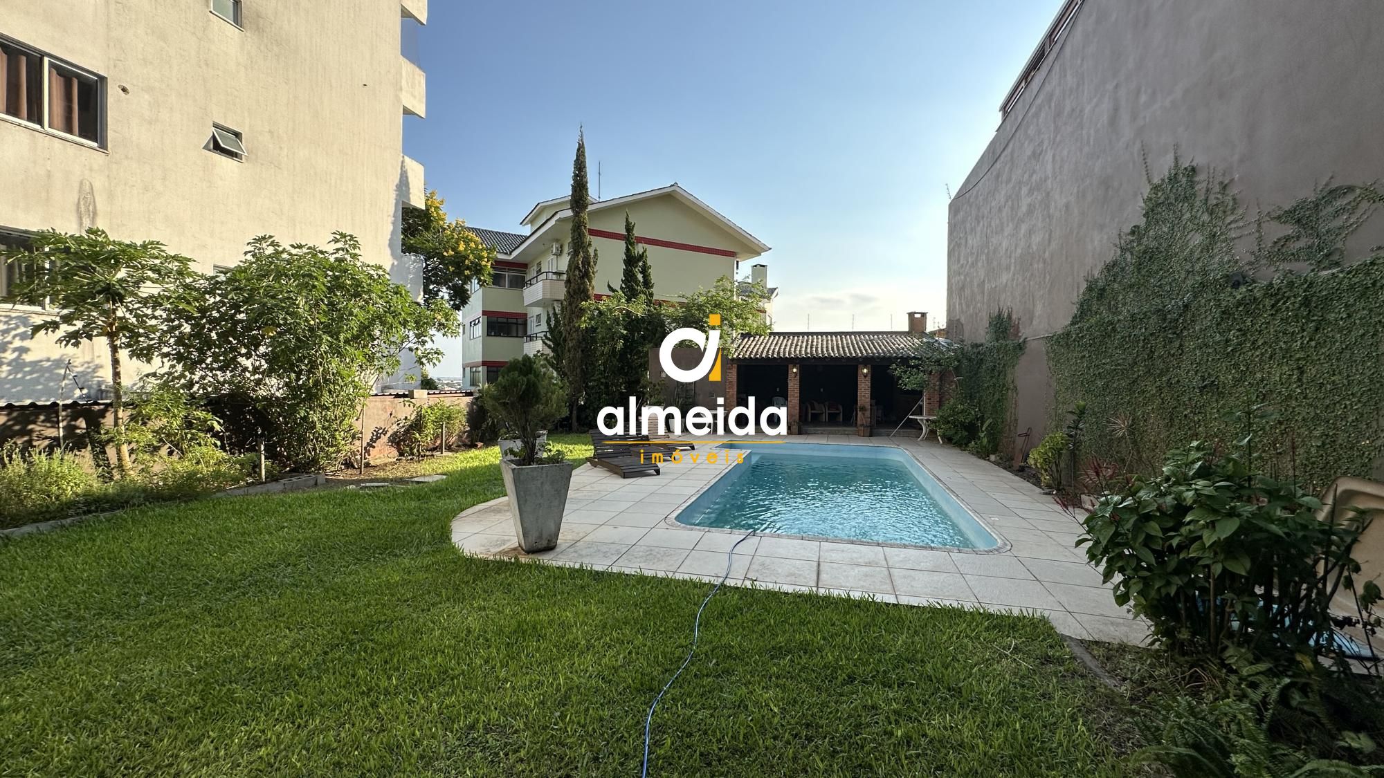 Casa à venda e aluguel com 4 quartos, 332m² - Foto 43