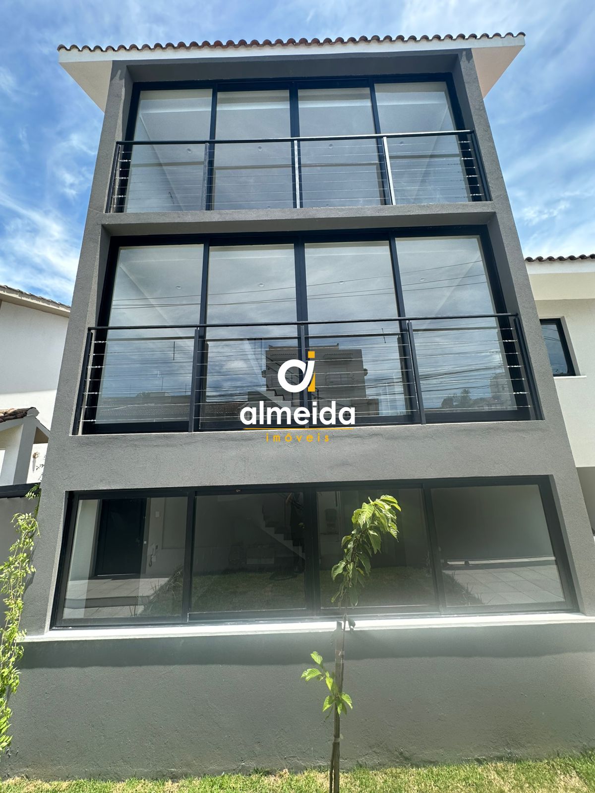 Casa com 5 Dormitórios à venda, 330 m² por R$ 1.500.000,00 Casa com 5 Dormitórios à venda, 330 m² por R$ 1.500.000,00