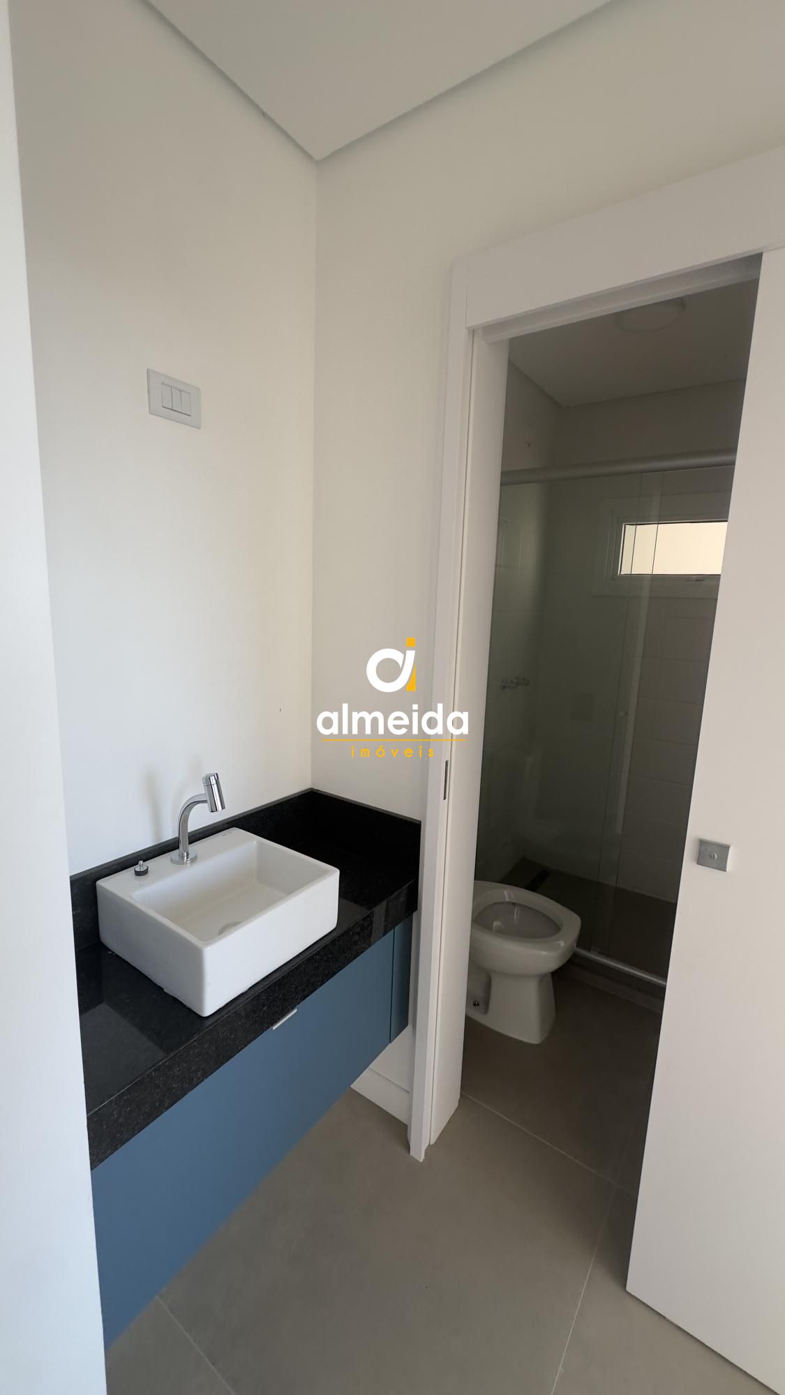 Residencial uniqo 1d com garagem prósimo a ufsm.