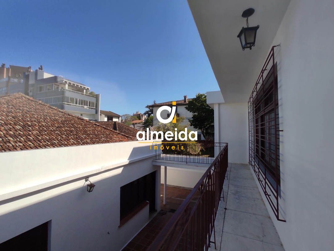 Casa à venda e aluguel com 6 quartos, 250m² - Foto 3