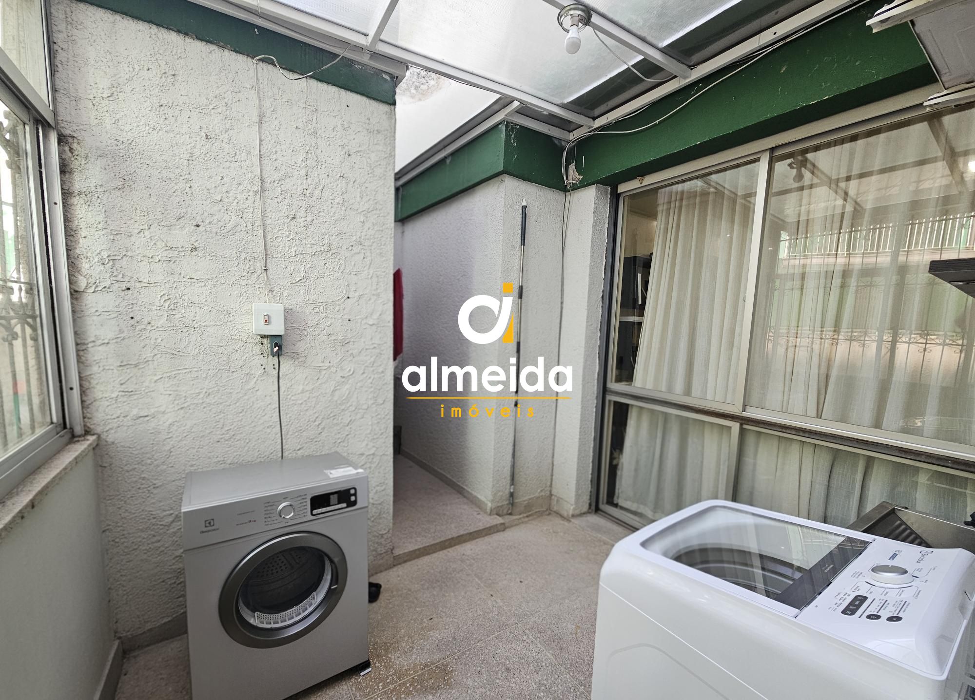 Apartamento amplo de 2 dormitórios no centro de santa maria 