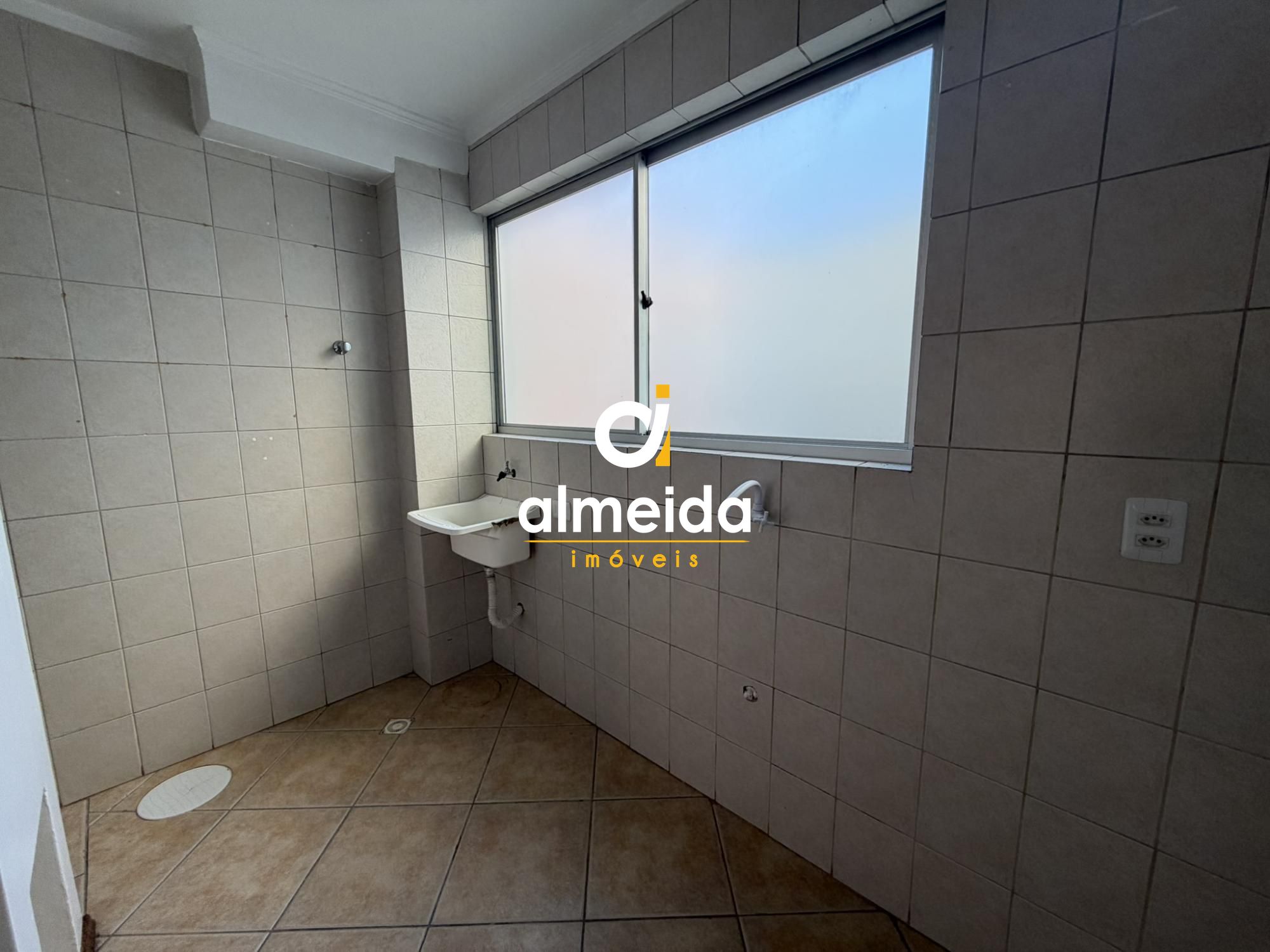 Apartamento 1 domitorio, churrasqueira, no centro.