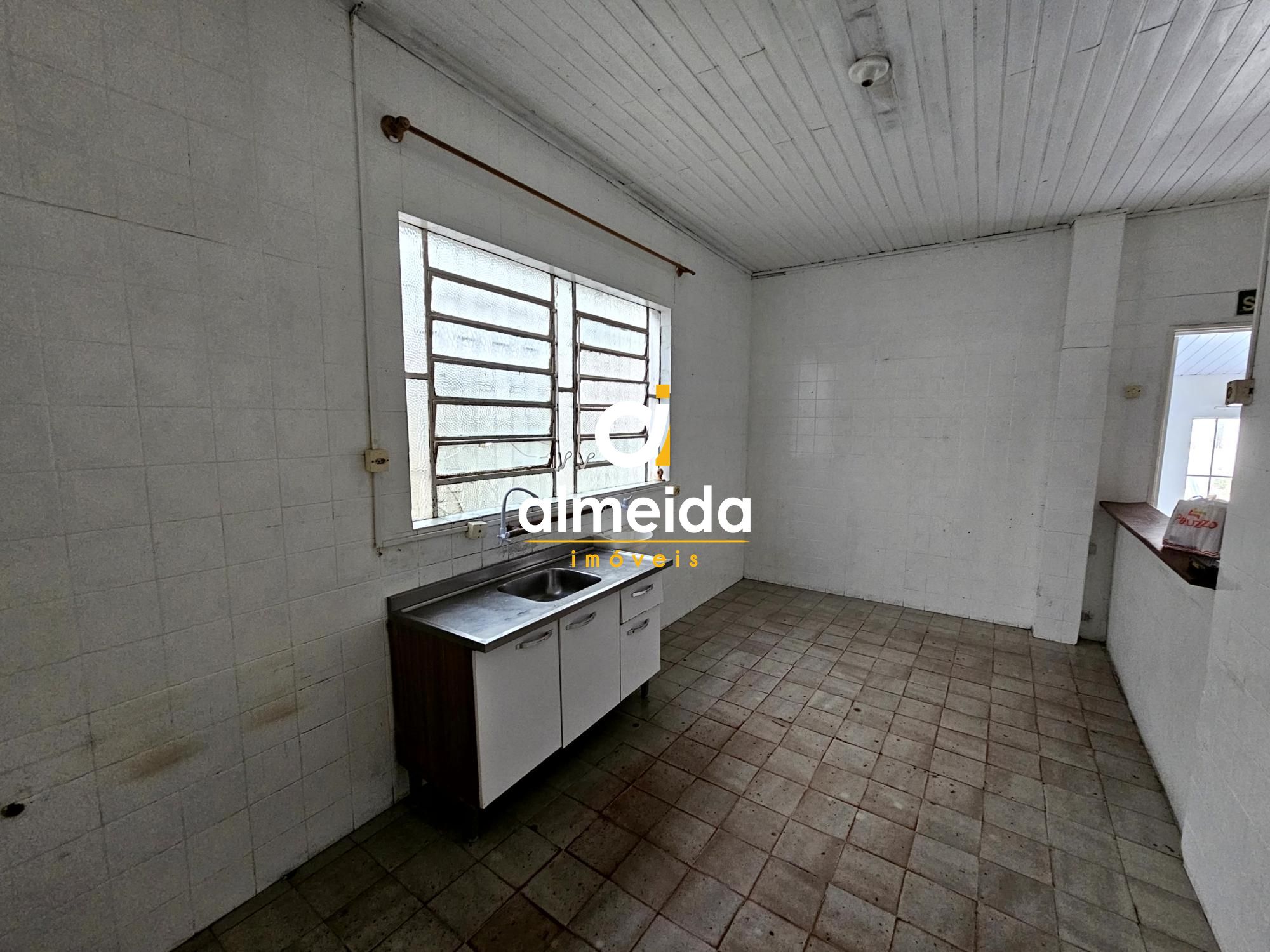 Casa comercial na avenida presidente vargas em santa maria r