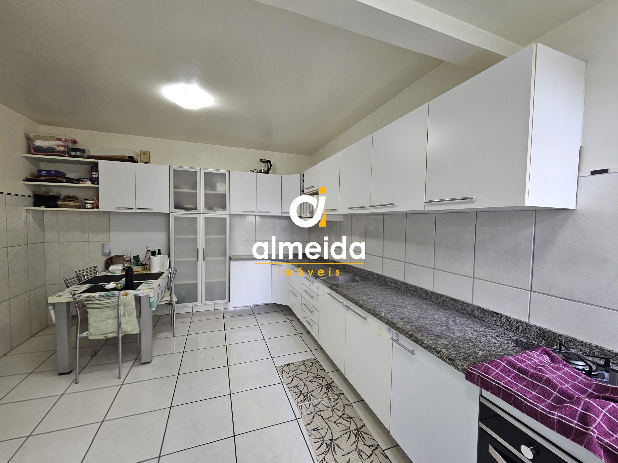 Apartamento amplo de 2 dormitórios no centro de santa maria 