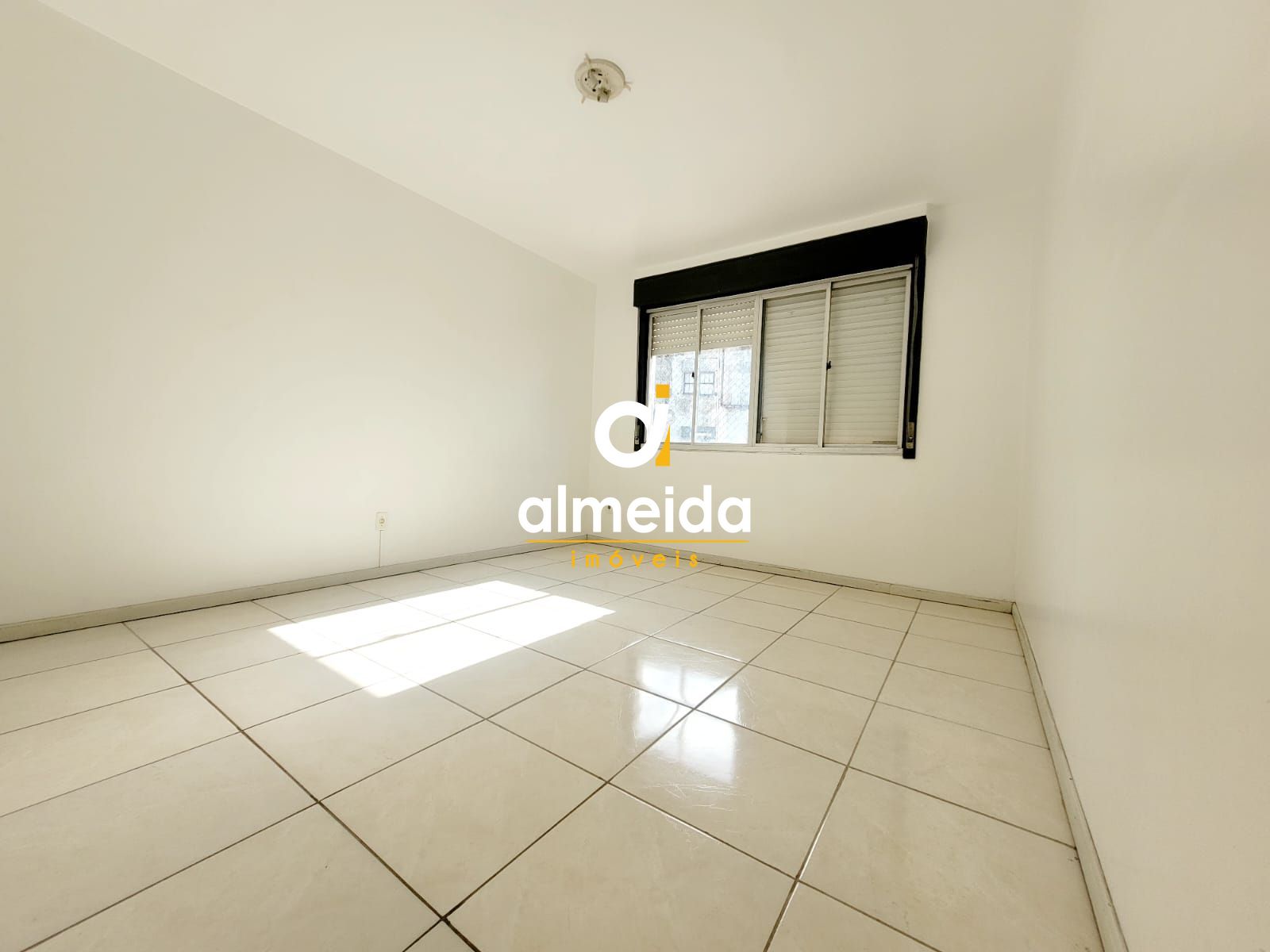 Apartamento com 3 Dormitórios à venda, 107 m² por R$ 380.000,00 Apartamento com 3 Dormitórios à venda, 107 m² por R$ 380.000,00