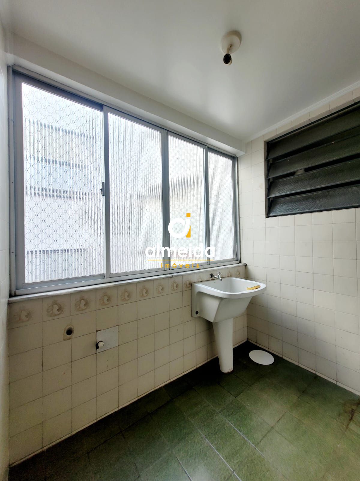 Apartamento com 3 Dormitórios à venda, 107 m² por R$ 380.000,00 Apartamento com 3 Dormitórios à venda, 107 m² por R$ 380.000,00