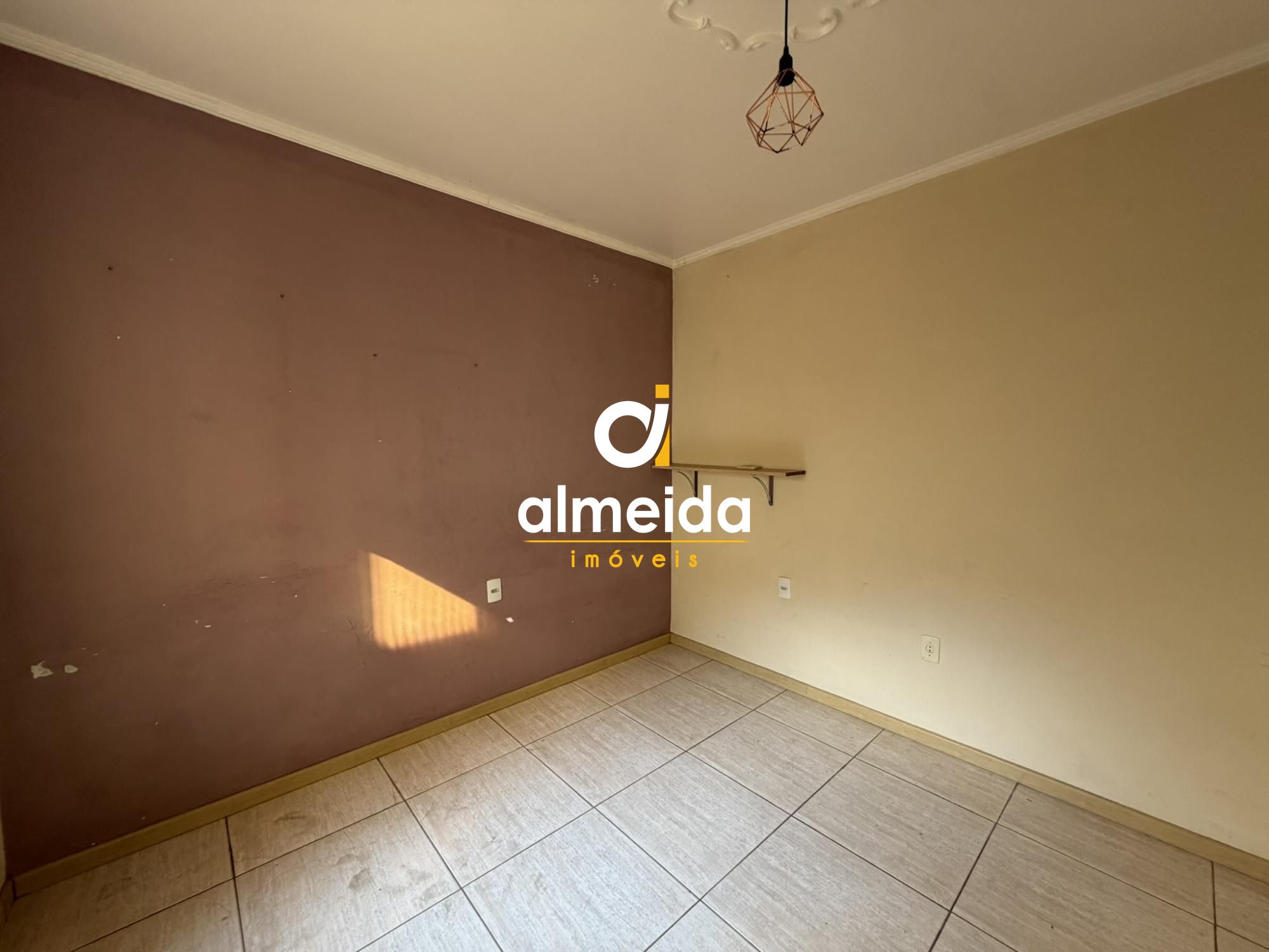Excelente casa com piscina no bairro duque de caxias.