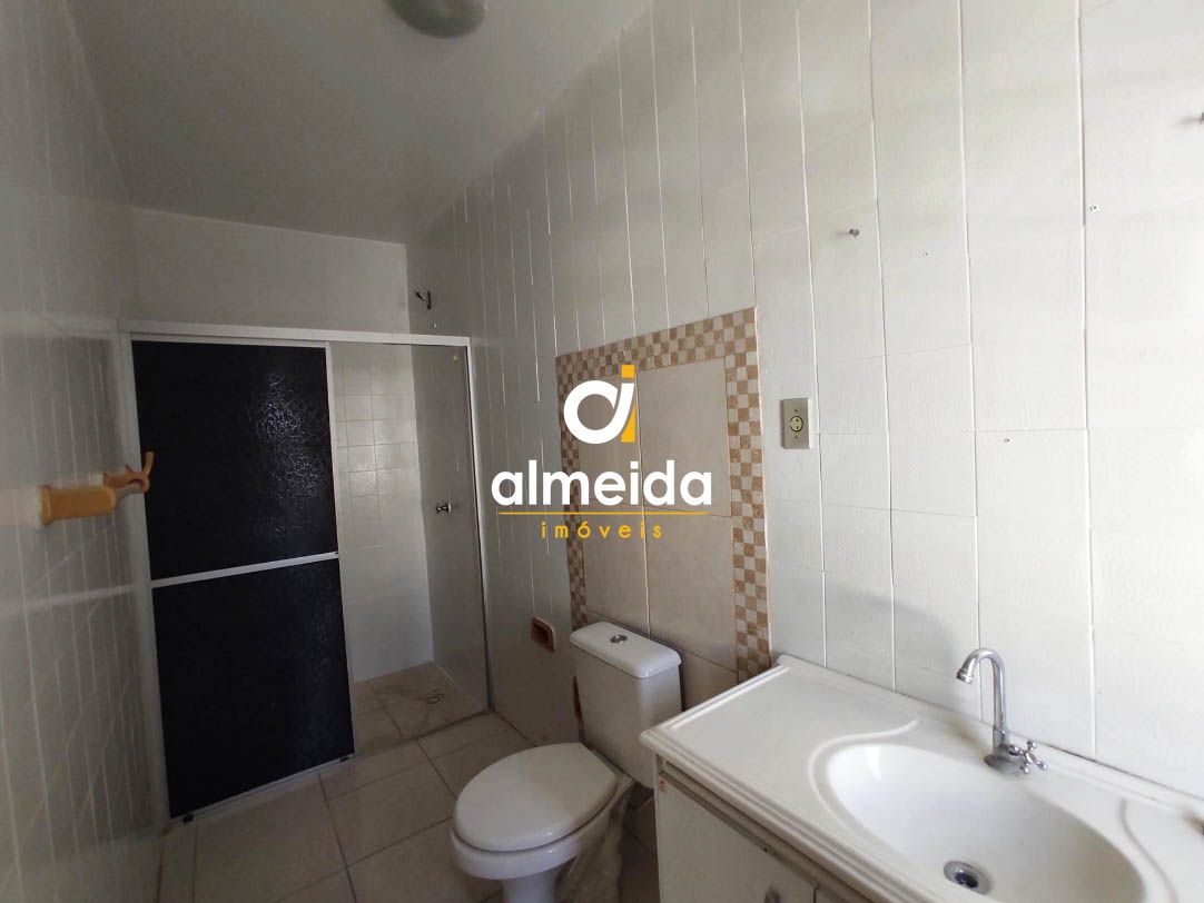 Casa à venda e aluguel com 6 quartos, 250m² - Foto 7