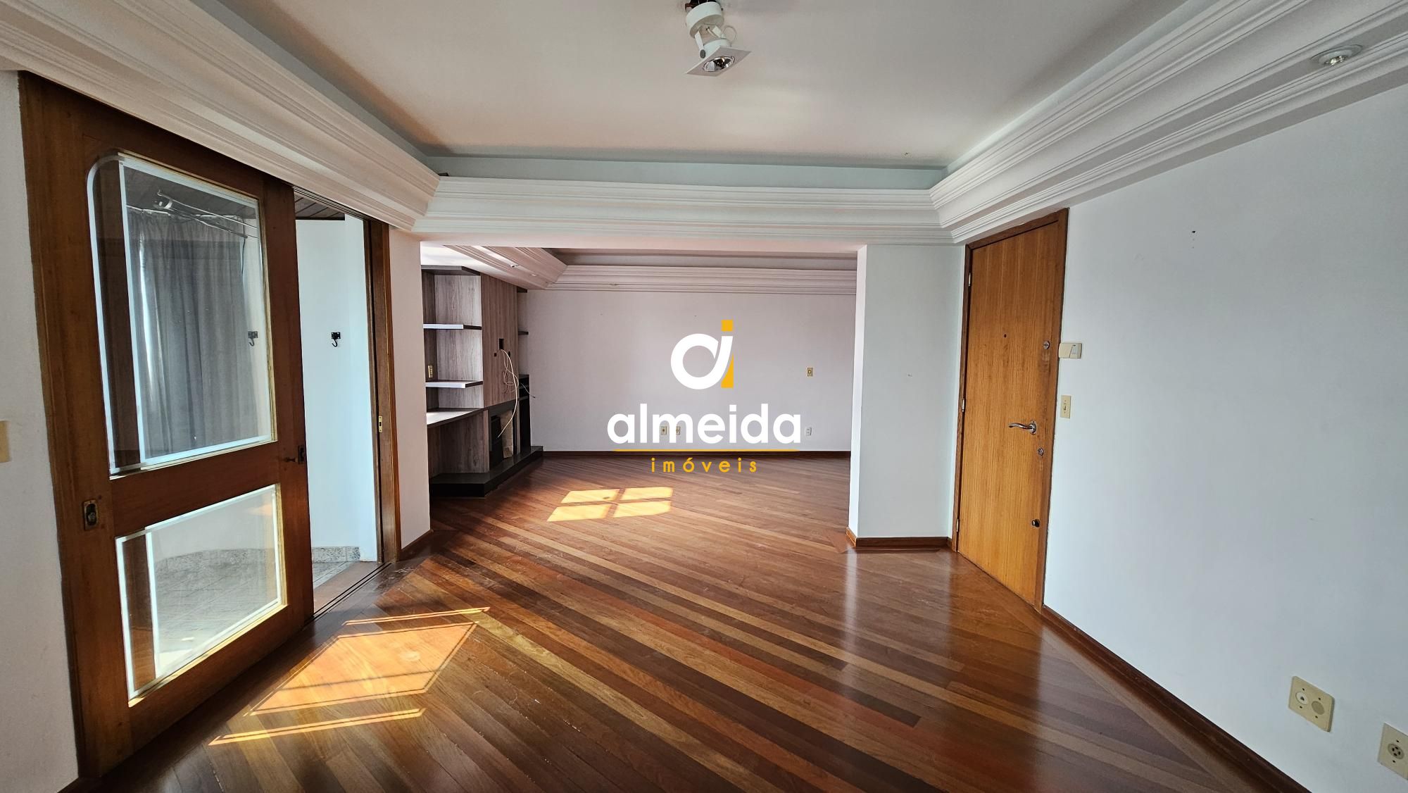 Apartamento com 4 Dormitórios à venda, 240 m² por R$ 1.600.000,00 Apartamento com 4 Dormitórios à venda, 240 m² por R$ 1.600.000,00