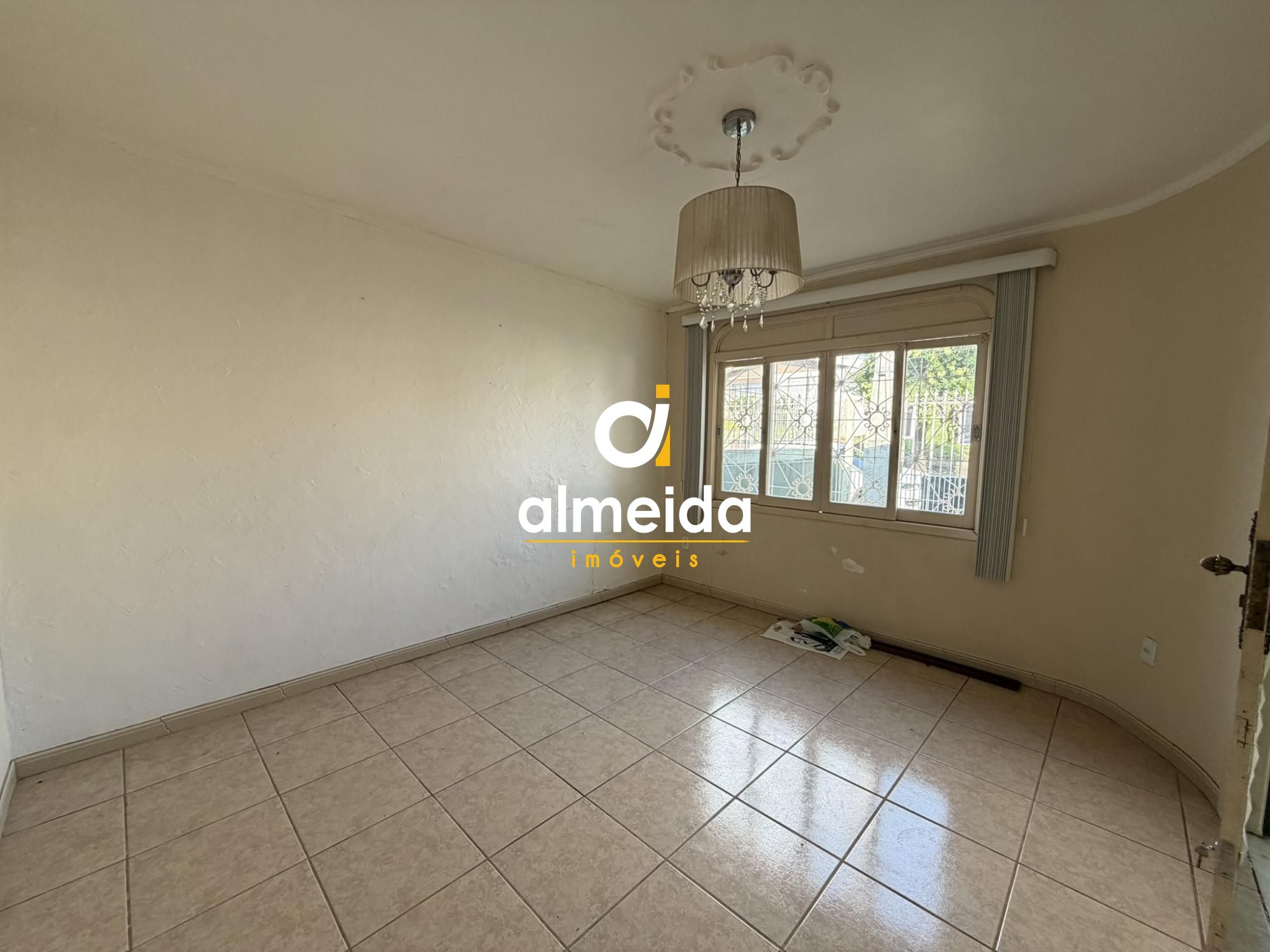 Excelente casa com piscina no bairro duque de caxias.