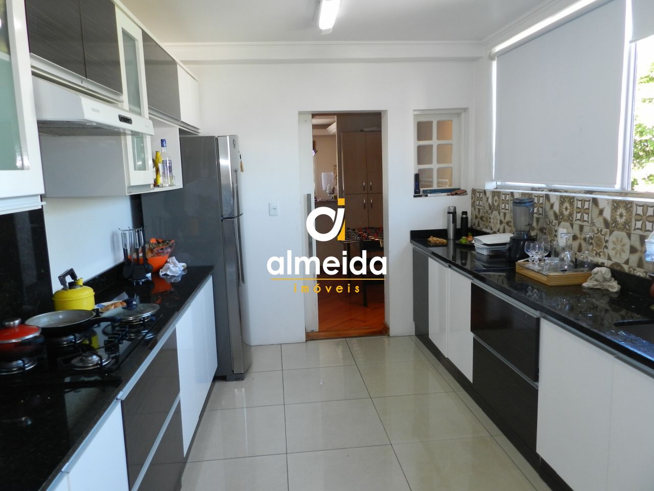 Casa à venda com 6 quartos, 249m² - Foto 18