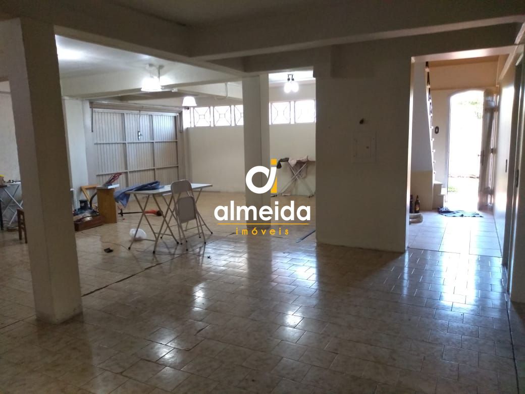 Casa à venda com 4 quartos, 347m² - Foto 30