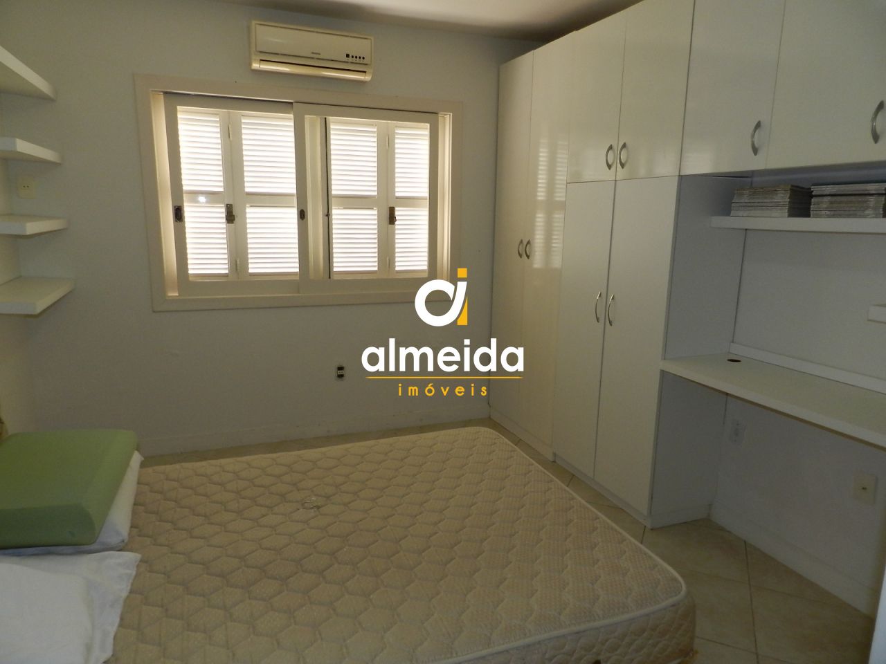 Casa à venda com 3 quartos, 210m² - Foto 18