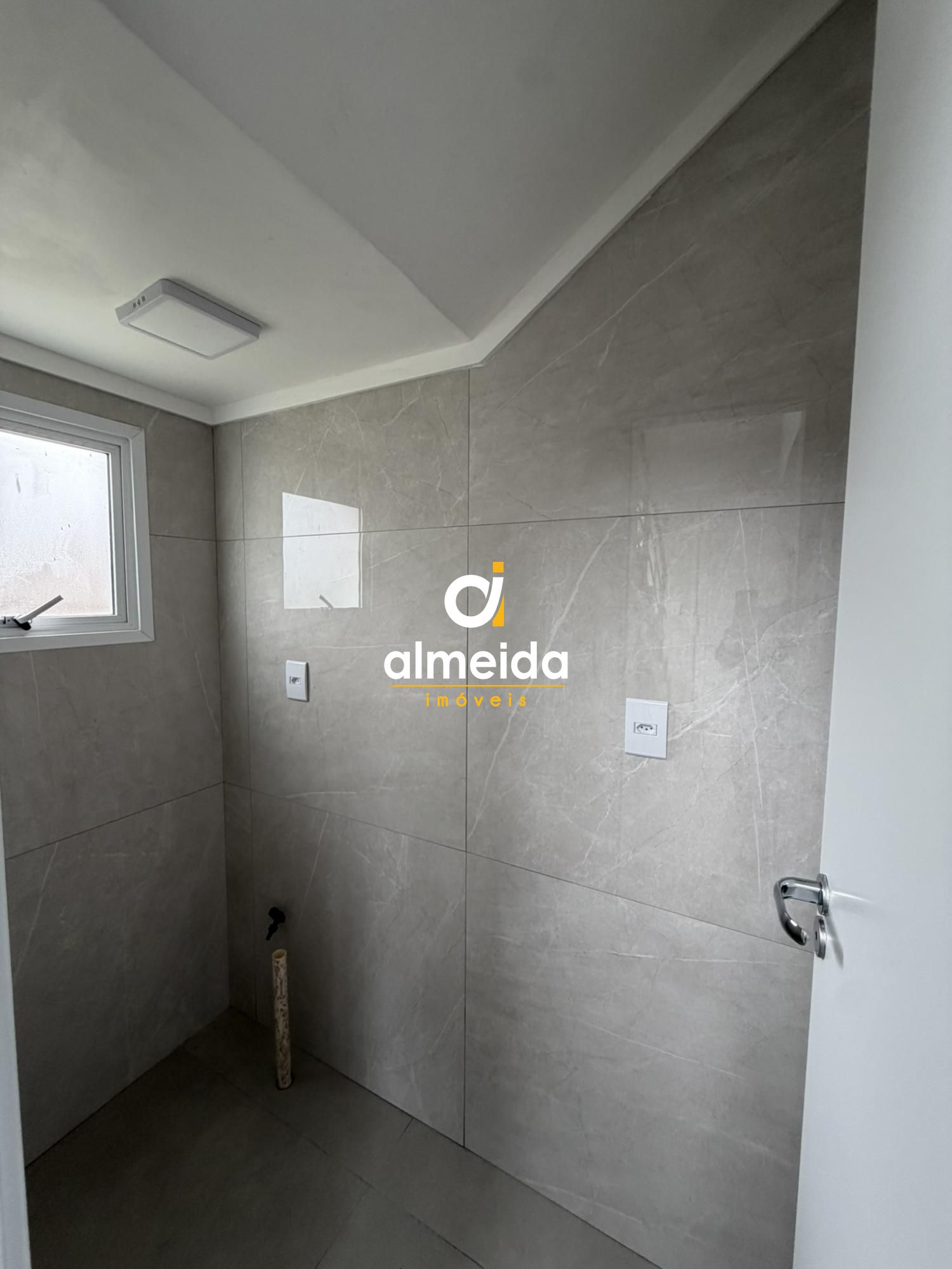 Casa nova de alto padrao, 3 quartos, patio no b.tomazzetti.